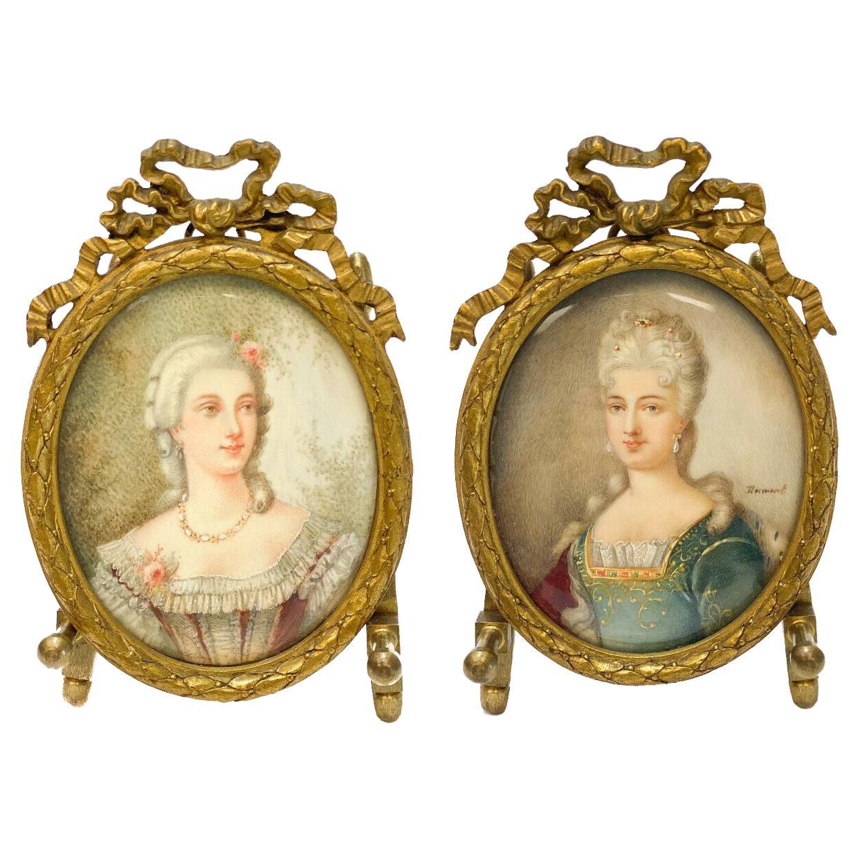 Paire de portraits miniatures à la gouache d'une beauté continentale, 19ème siècle