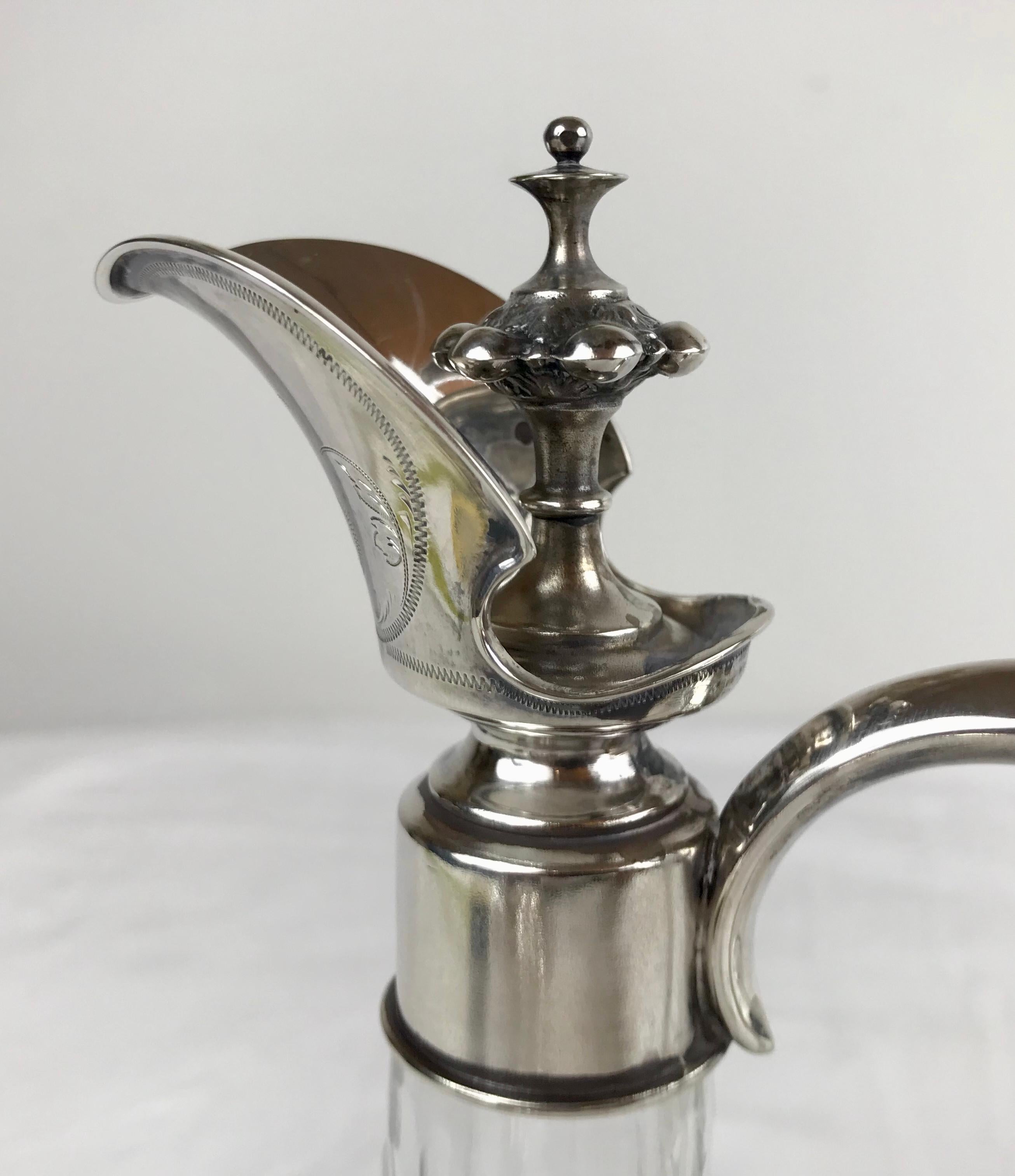 Paire de carafes à claret en argent et cristal taillé de style continental Bon état - En vente à Pittsburgh, PA