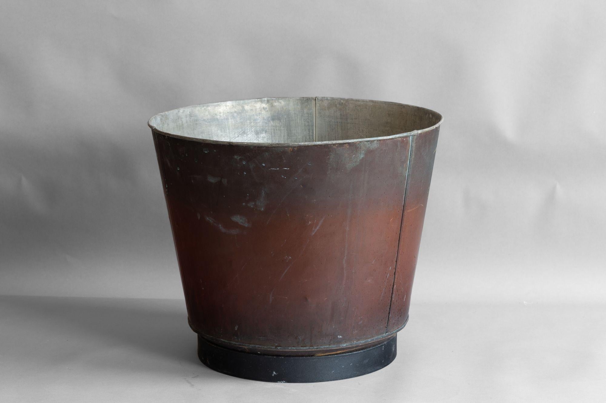 Paar Kupfereimer (Art déco) im Angebot