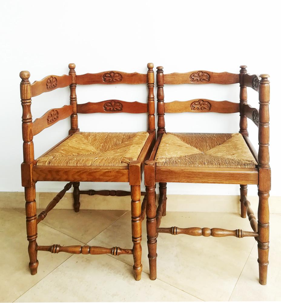 Pair of French Oak Corner Cattail Chairs or Fireplace Chairs, Early 20th Century 1