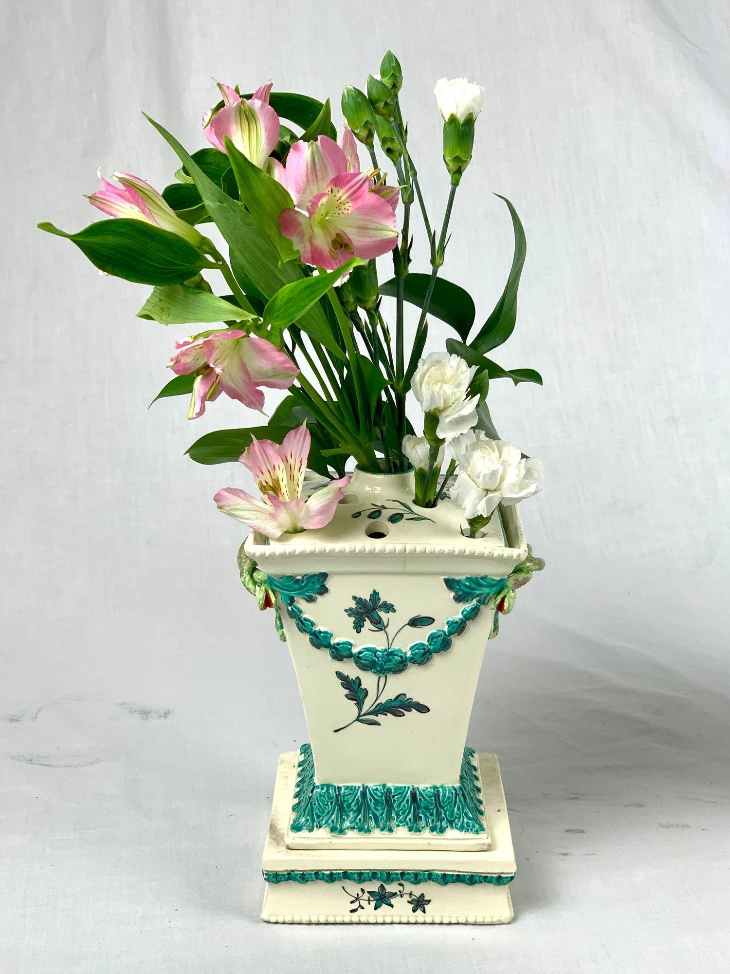 Pair of Antique English Creamware Tulipieres or Flower Vases 18th Century c.1780 In Excellent Condition For Sale In Katonah, NY