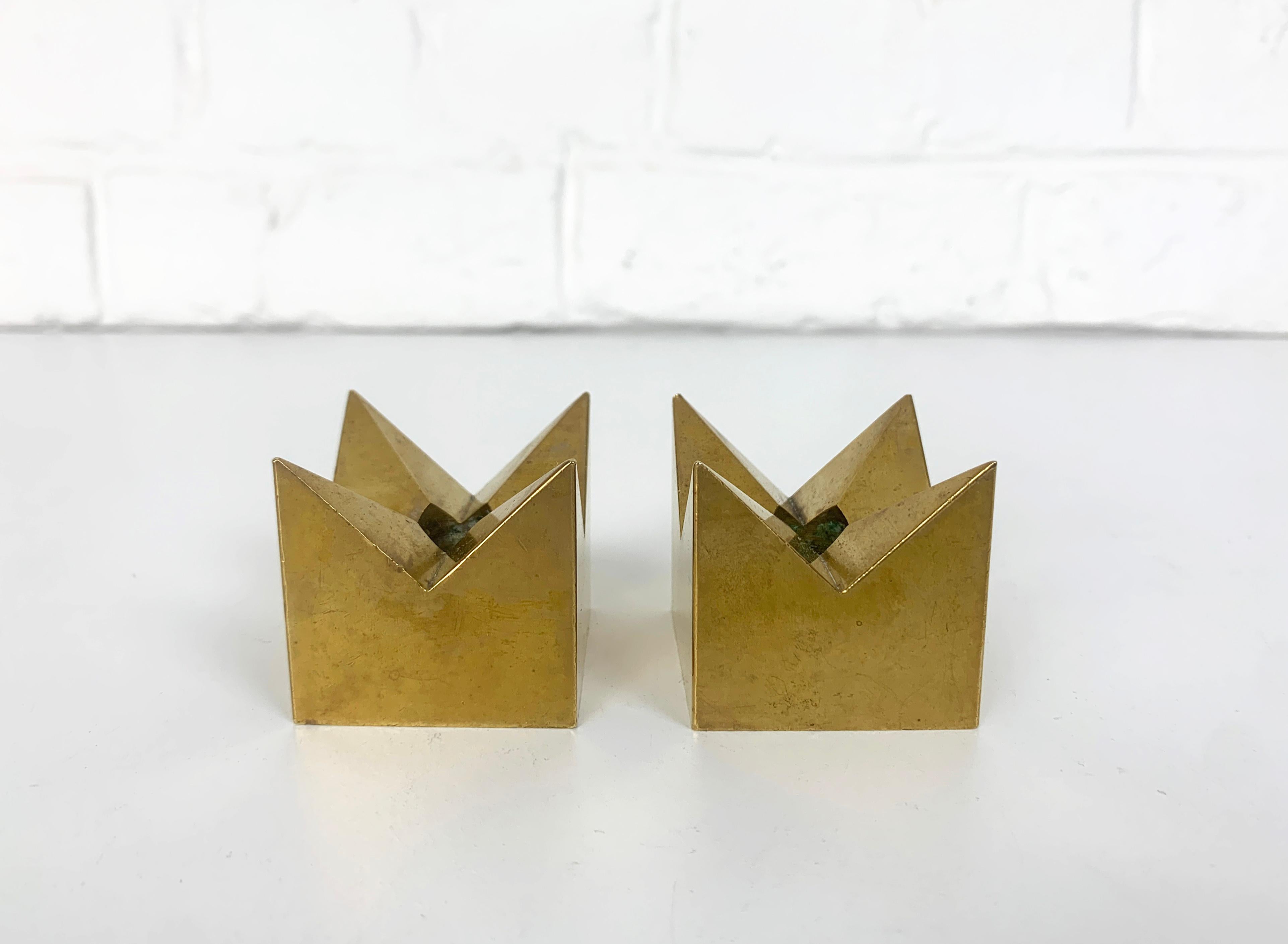 Pair Crown Candleholders in Brass by Pierre Forssell Skultuna Sweden 1960s In Good Condition In Vorst, BE