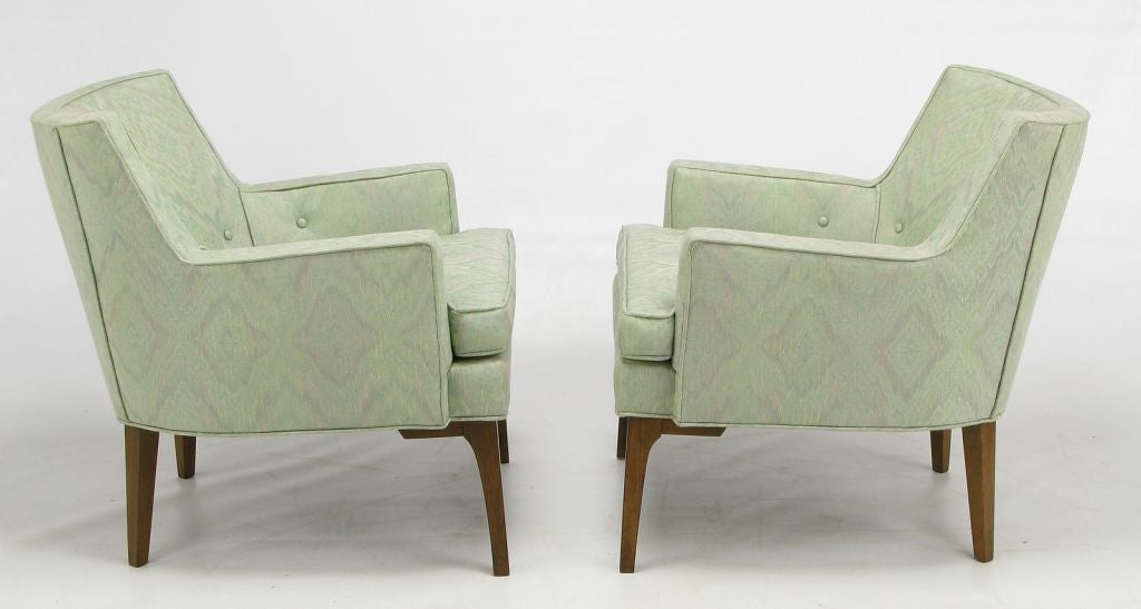 Pair of Curved Back Club Chairs with Button Tufted Upholstery In Good Condition For Sale In Chicago, IL