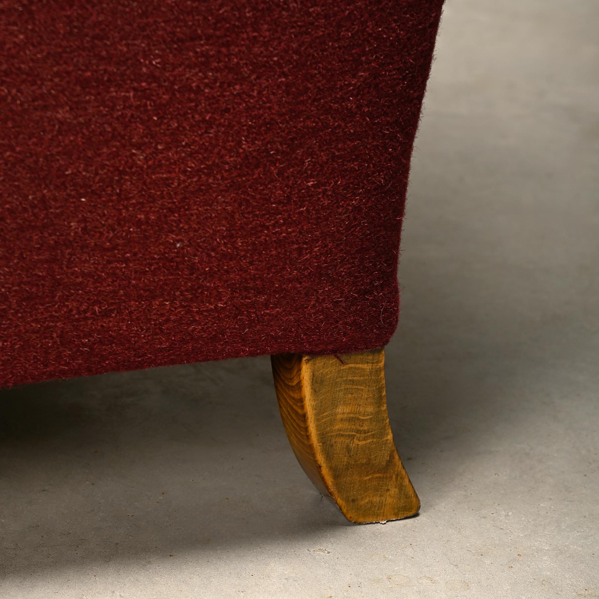 Paire de fauteuils Art Déco d'ébéniste danois en tissu de laine bordeaux en vente 8