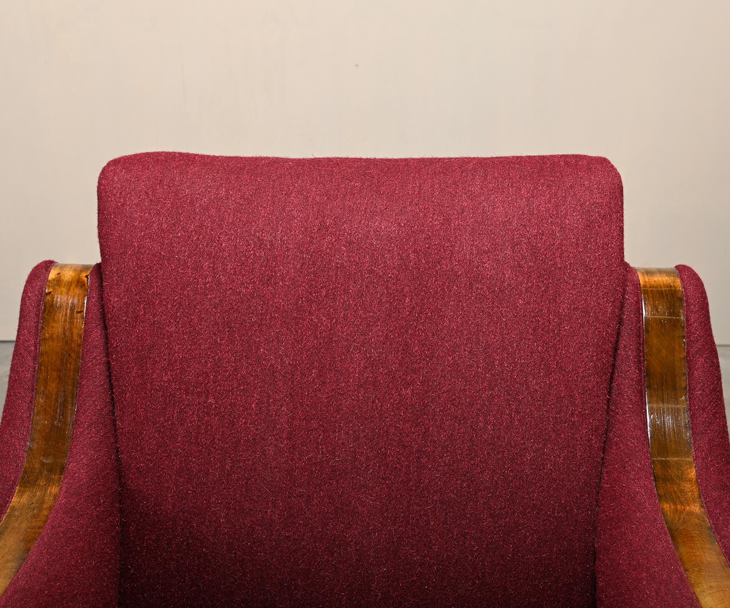 Paire de fauteuils Art Déco d'ébéniste danois en tissu de laine bordeaux en vente 10