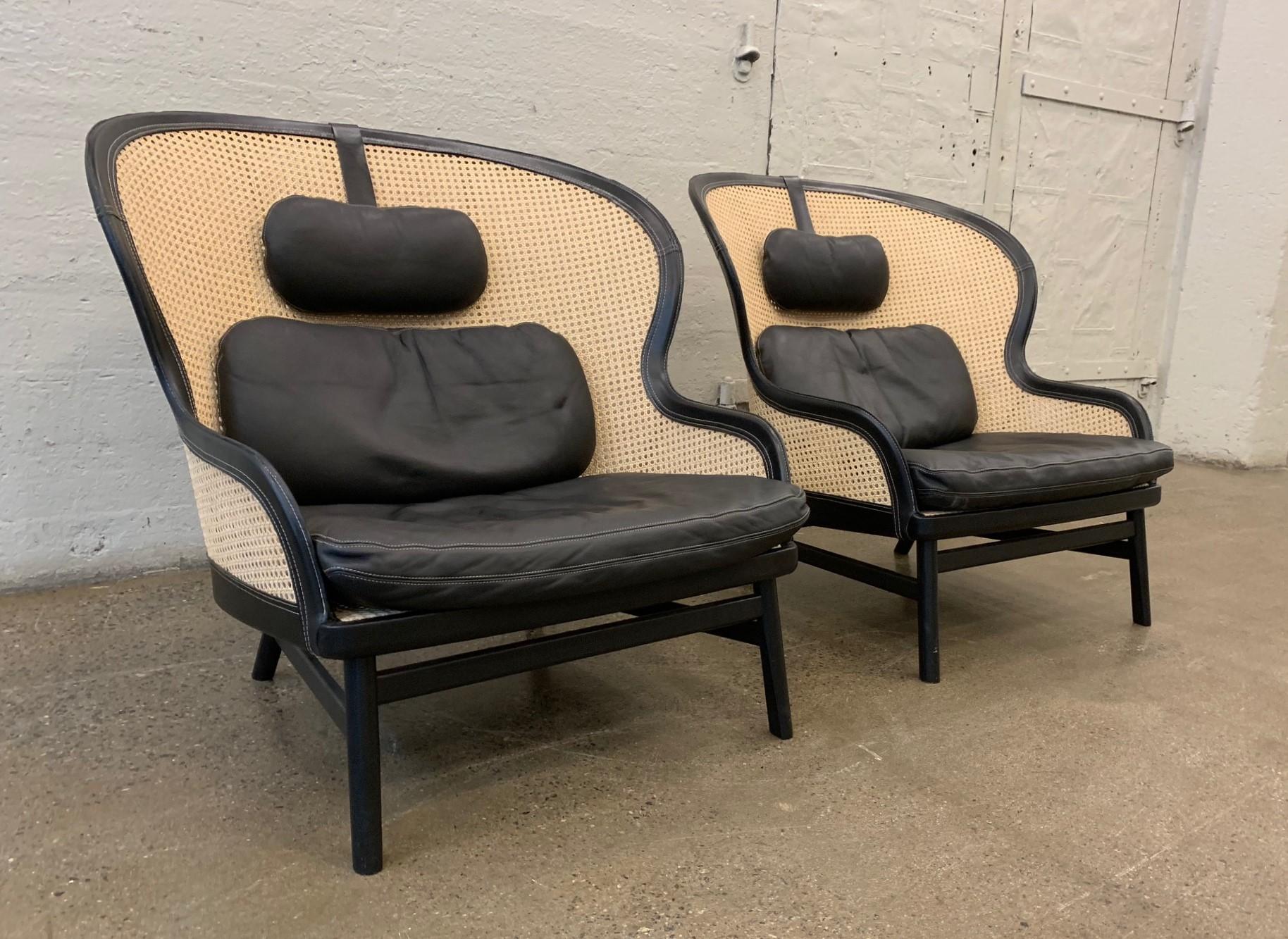 Paire de fauteuils de salon danois en cuir et cannage par Pierre Sindre pour Garsnas Bon état - En vente à New York, NY
