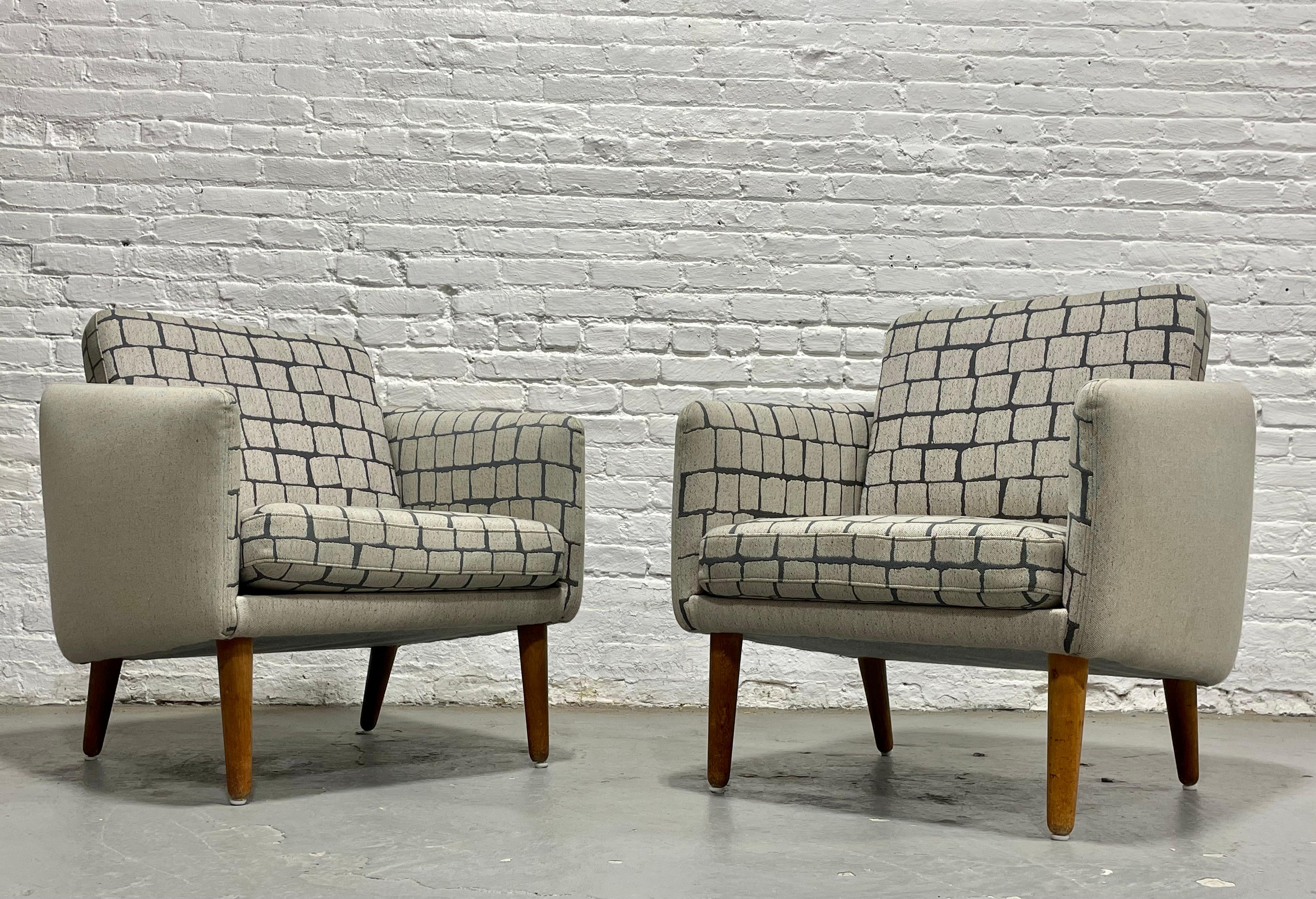 Mid-Century Modern PAIRE - FAUTEUIL DANISH Mid Century Modern TEAK + Wool, c.I.C. 1960's en vente