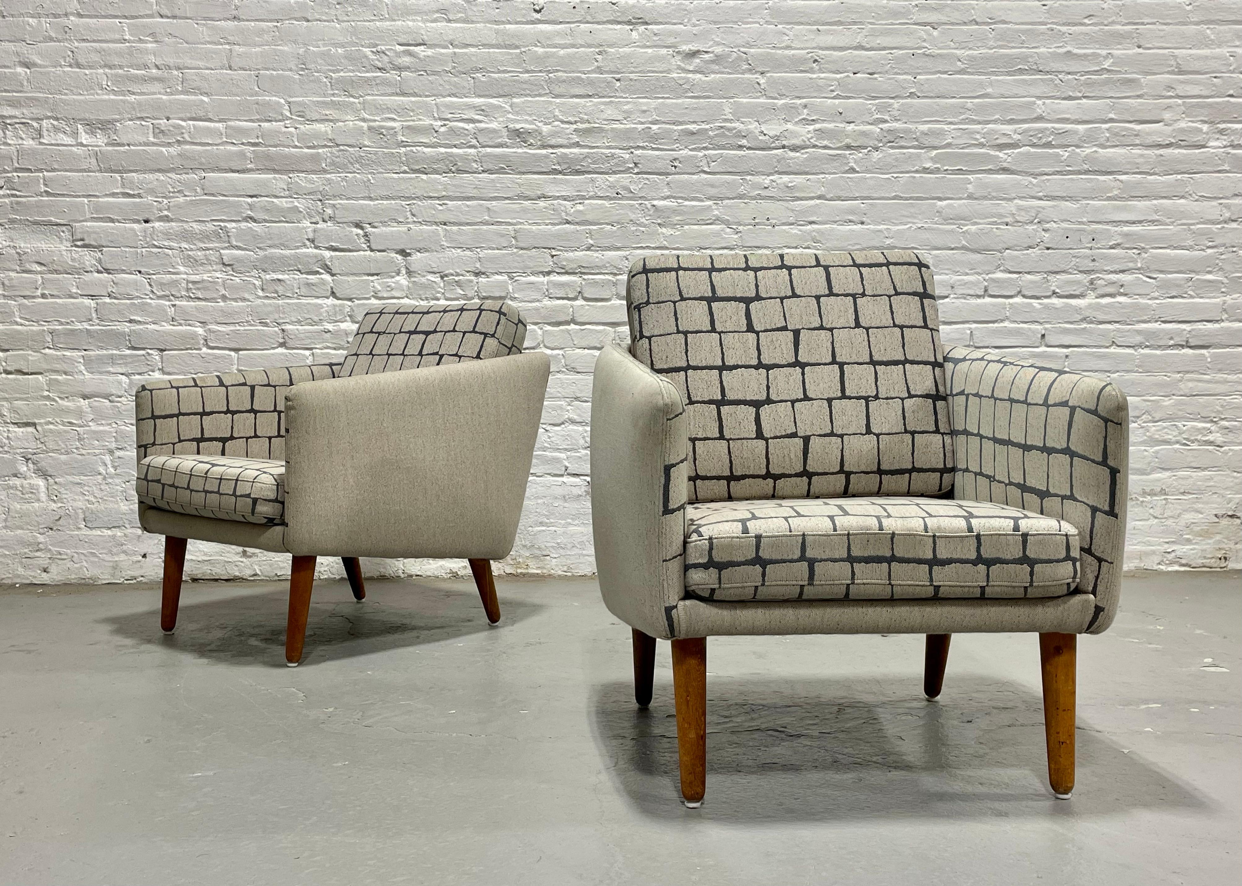 Milieu du XXe siècle PAIRE - FAUTEUIL DANISH Mid Century Modern TEAK + Wool, c.I.C. 1960's en vente