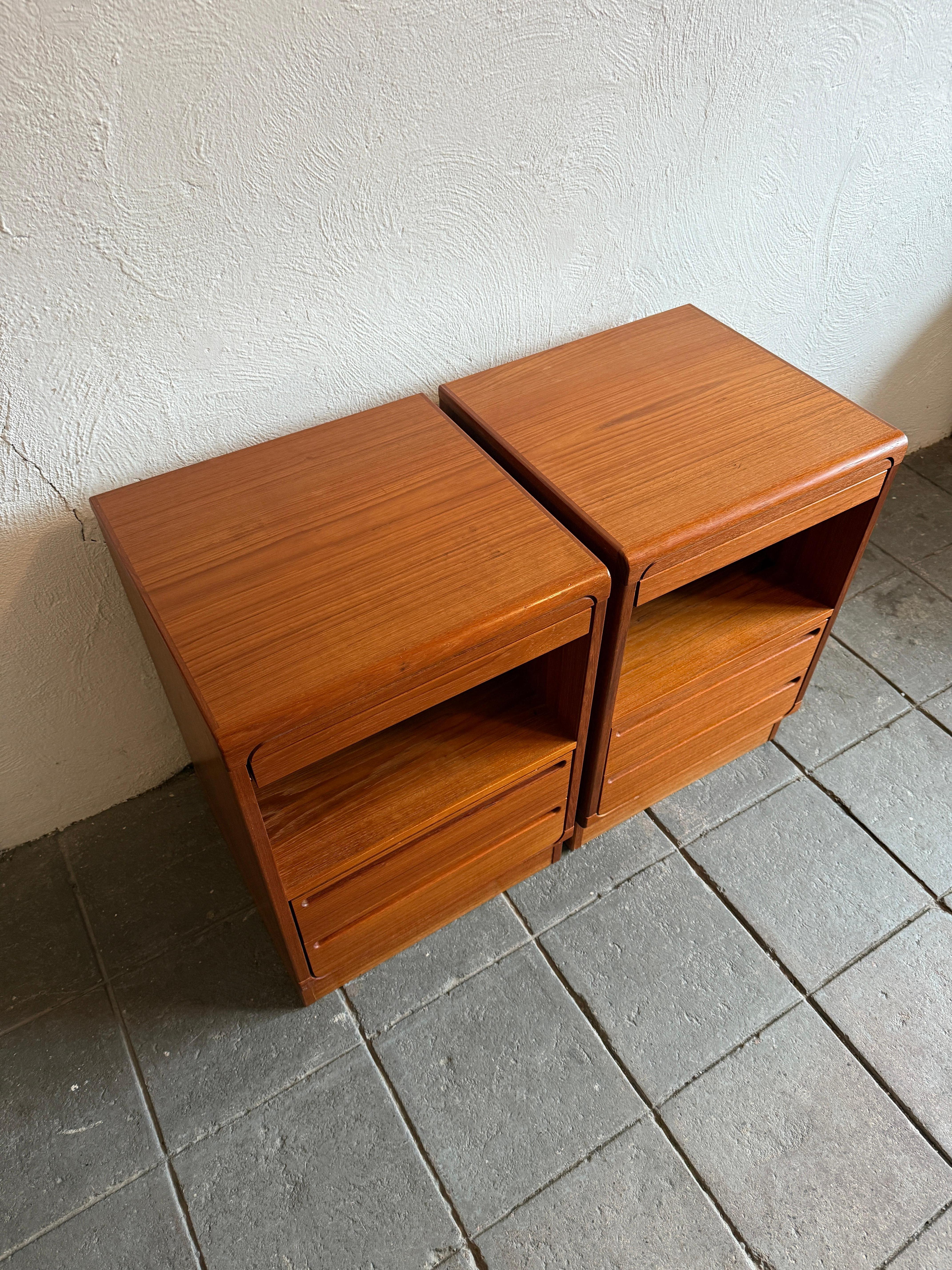 Moderne dänische Nachttische aus Teakholz von Nils Jonsson für Torring Mobelfabrik, Paar (Skandinavische Moderne)