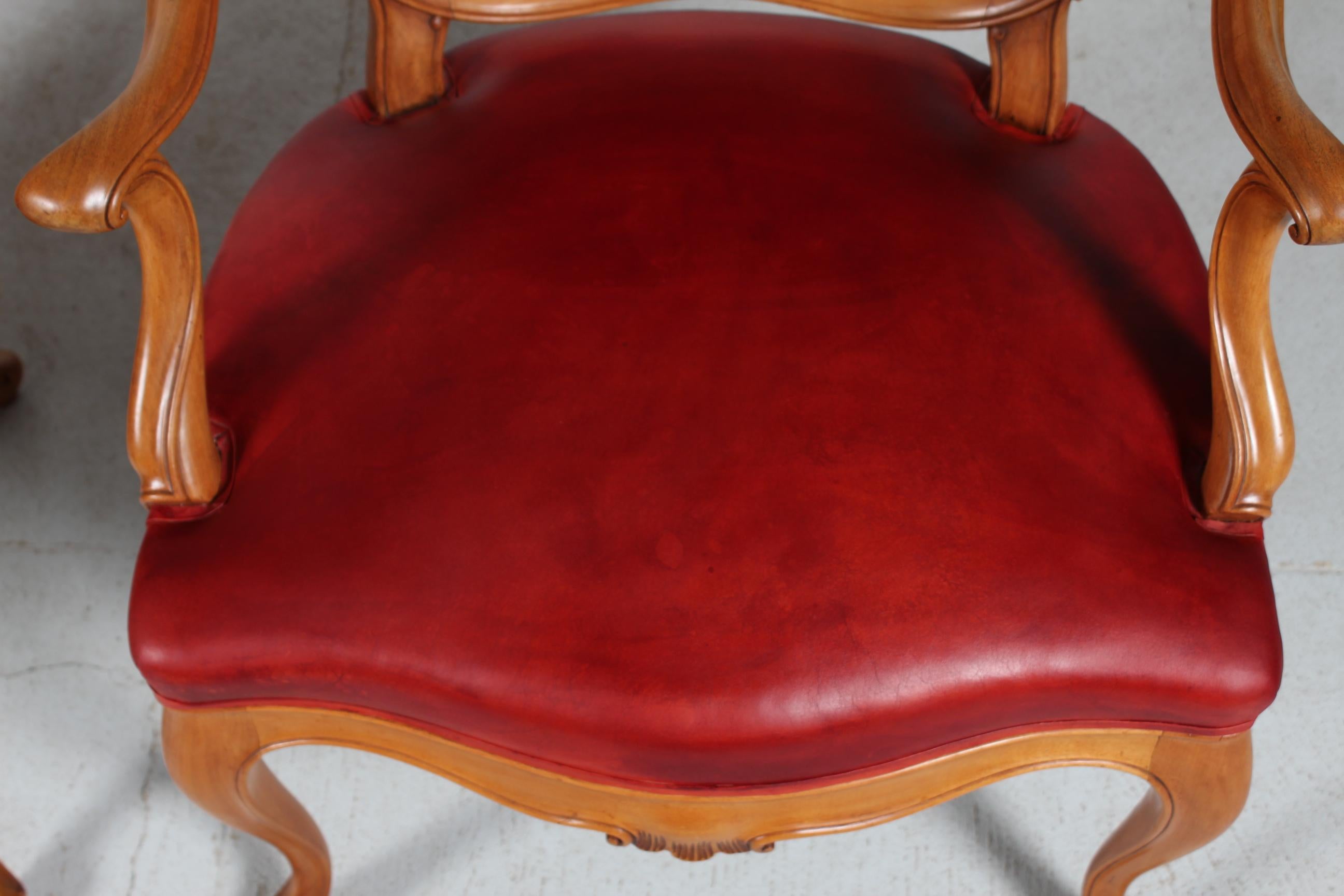 Paire de fauteuils rococo danois en noyer et cuir d'aniline rouge, vers 1880 en vente 6