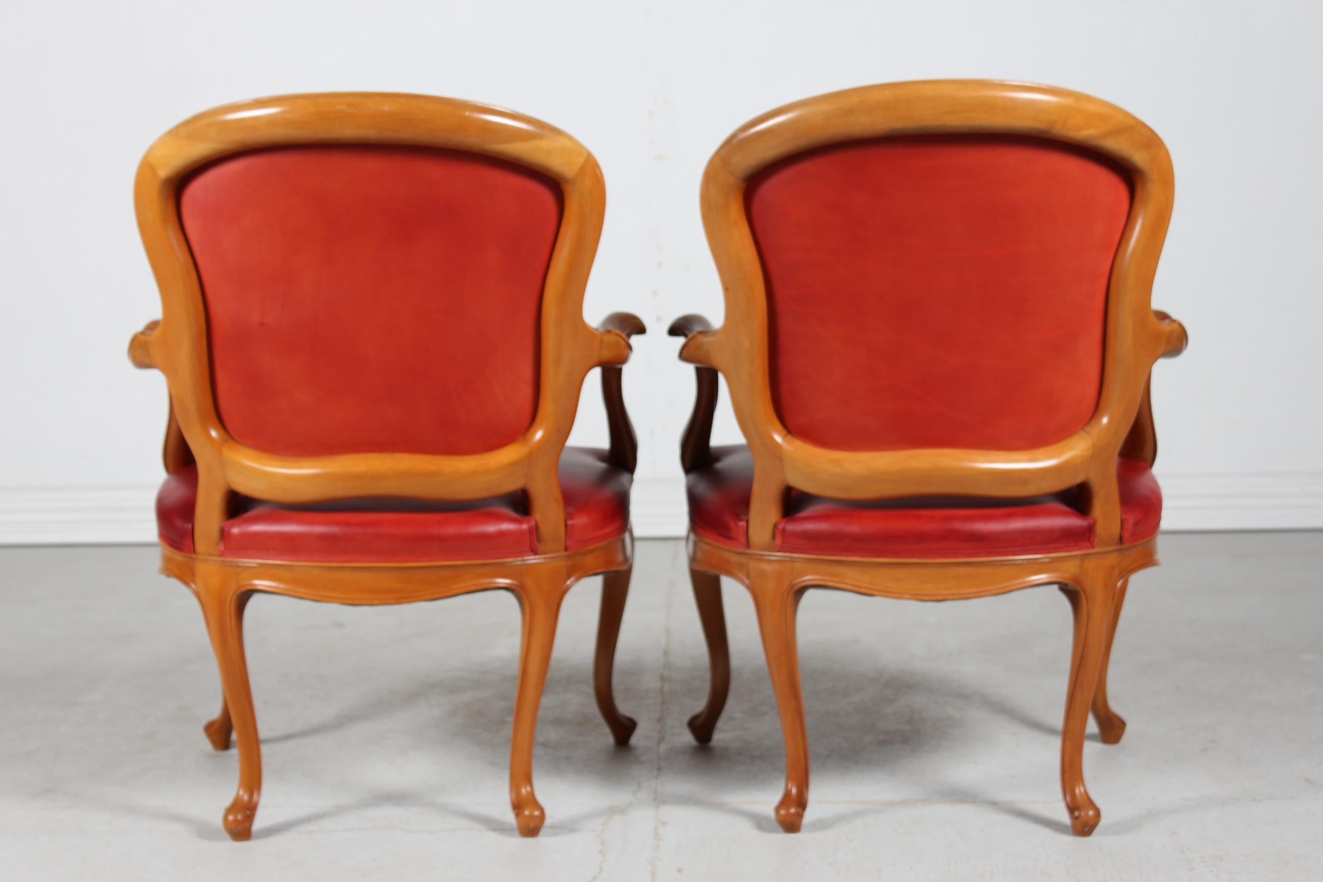 Paire de fauteuils rococo danois en noyer et cuir d'aniline rouge, vers 1880 en vente 1