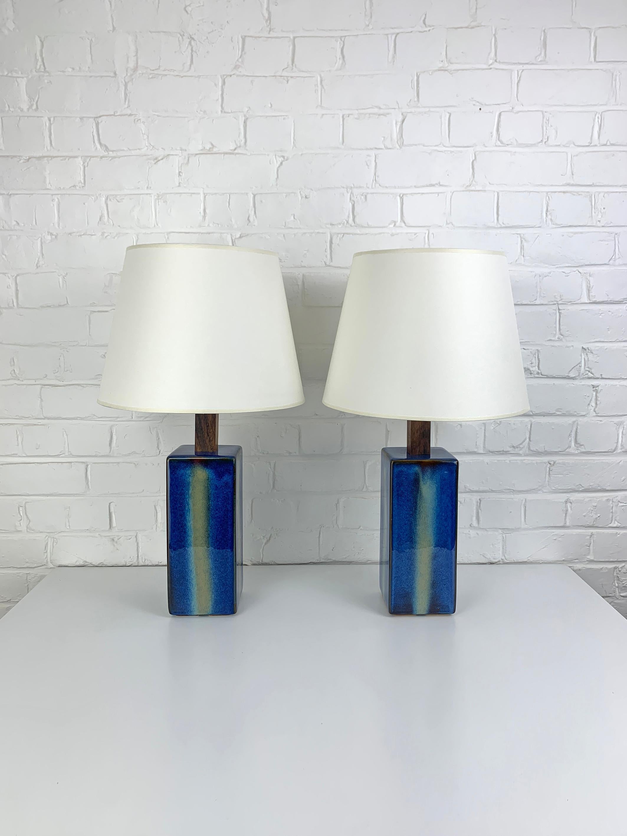 Pair big Danish Mid-Century ceramic table lamps of the 1960-70s. Glazed stoneware and teak wood.

Sculptural square lamp bases, blue glaze with green/brown colour effects and a square top in solid teak wood. 

Model Nr 1071-1, manufactured by Søholm