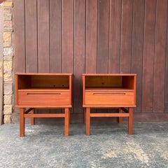 Paire de tables de nuit danoises en teck Nils Jonsson HJN, tables d'appoint Mobler End des années 1970