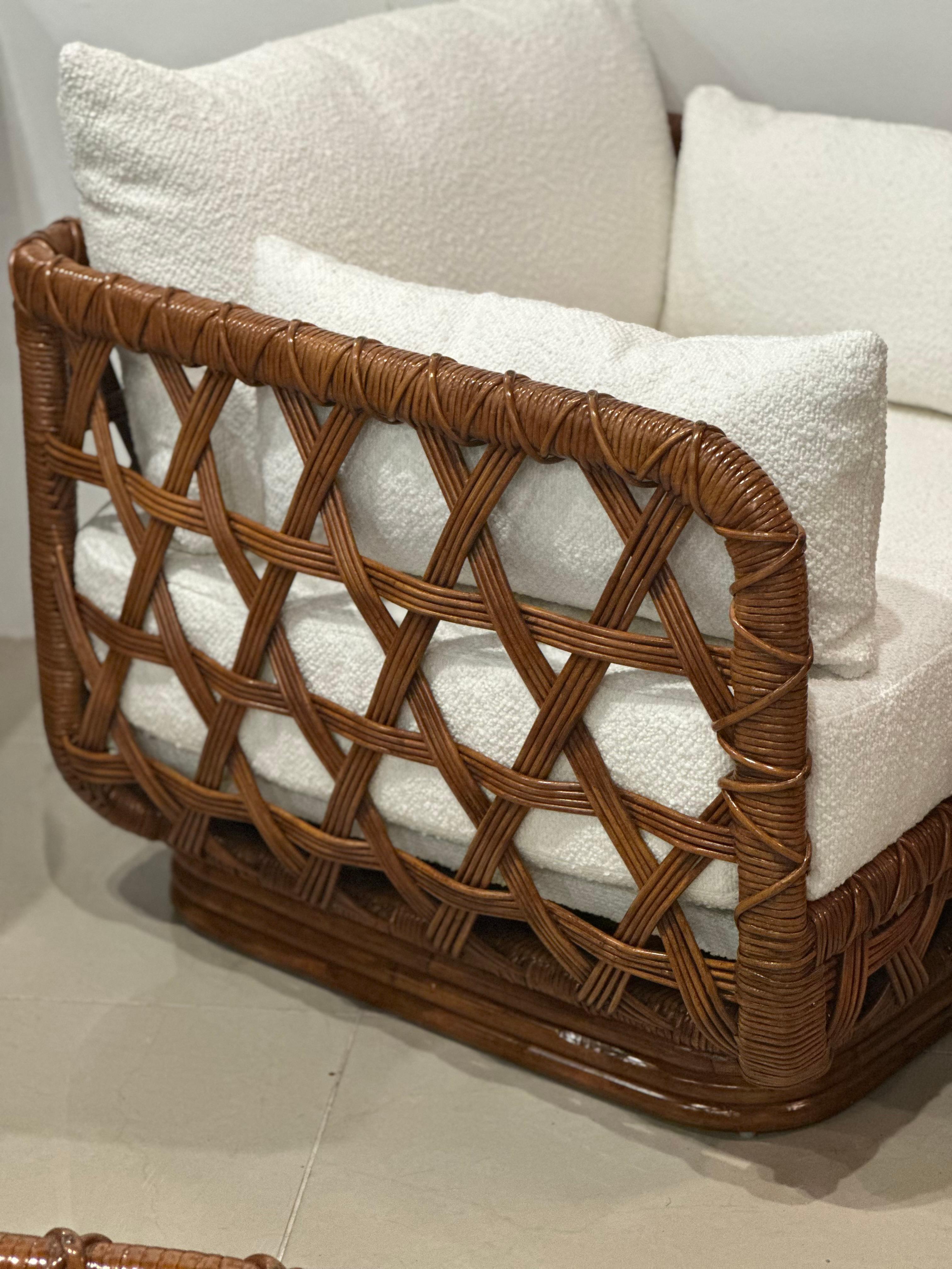 Coppia Danny Ho Fong Tanganika Tropi-cal Club Lounge Chair in rattan restaurato In condizioni buone in vendita a West Palm Beach, FL