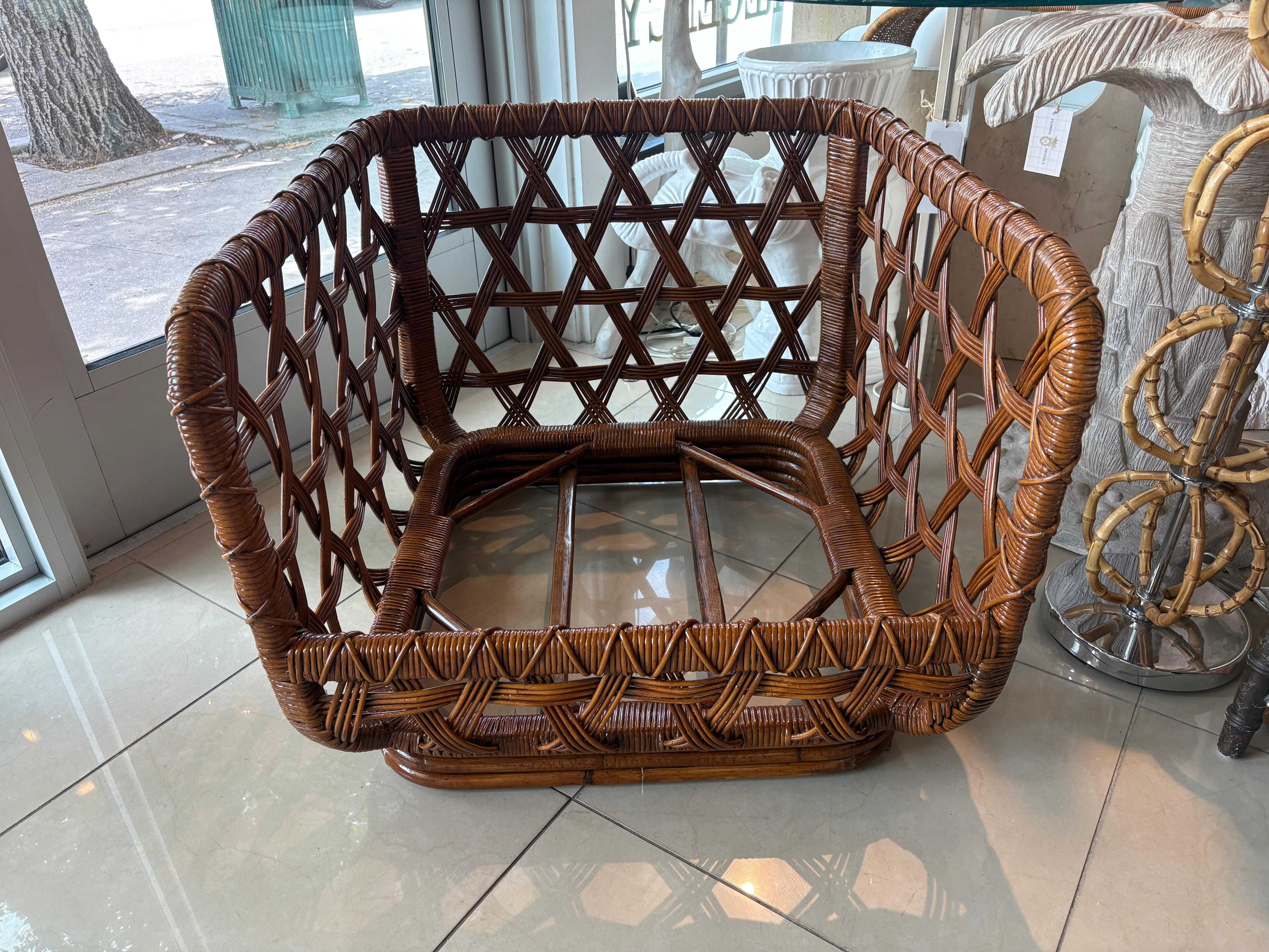 Coppia Danny Ho Fong Tanganika Tropi-cal Club Lounge Chair in rattan restaurato in vendita 2