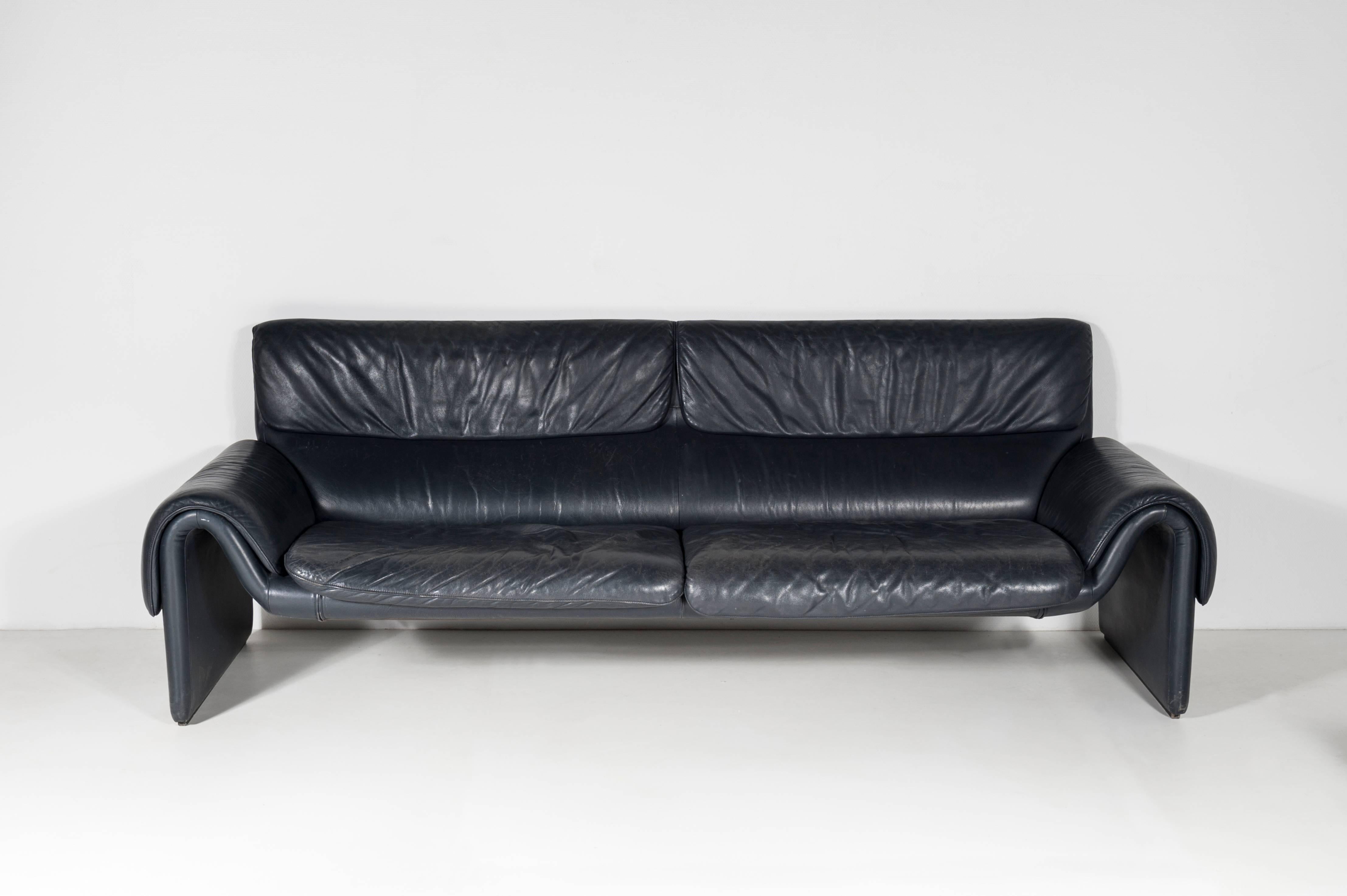 Late 20th Century Pair of Dark Blue Leather Sofa by De Sede Model DS 2011, circa 1990