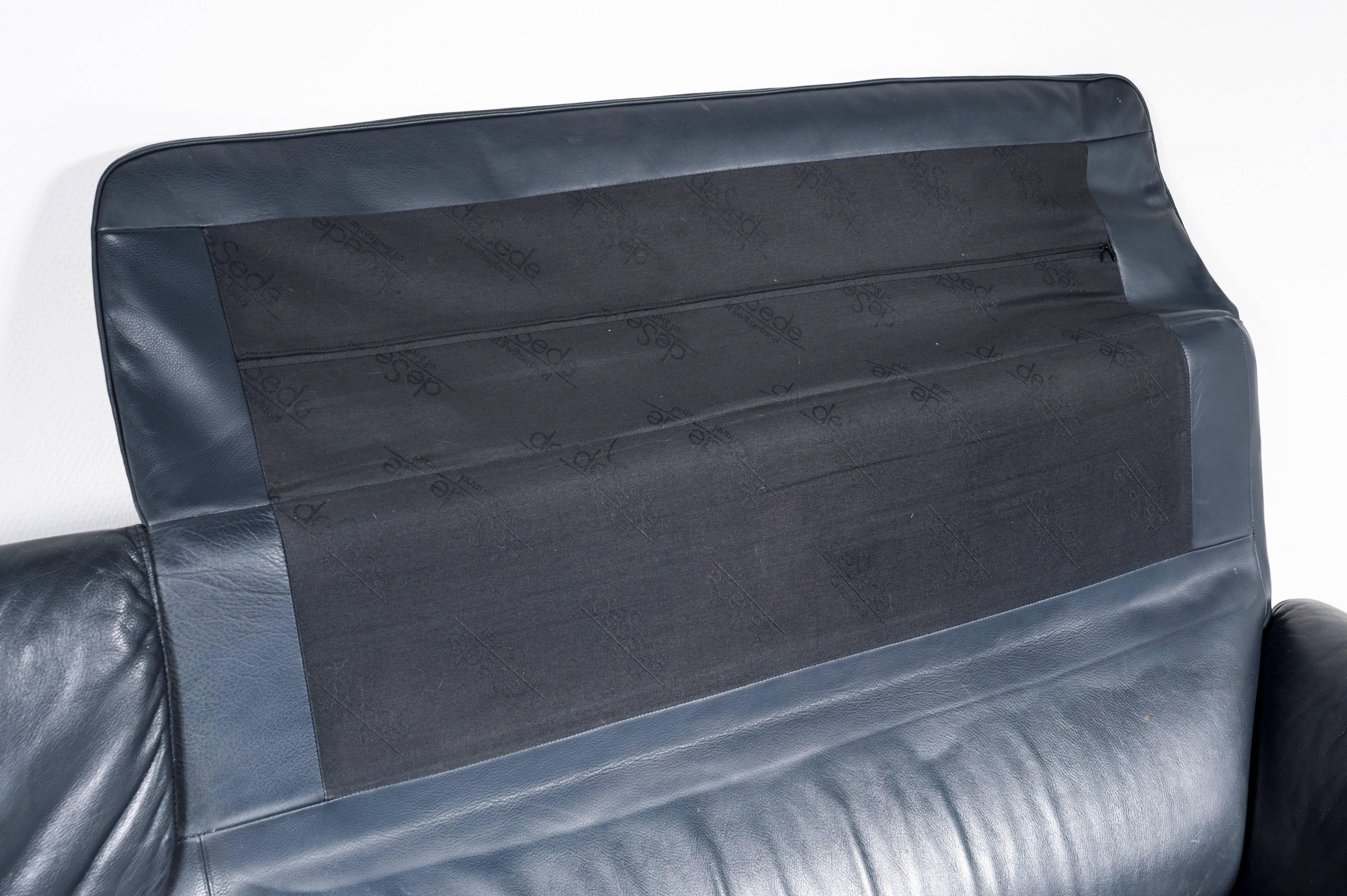 Pair of Dark Blue Leather Sofa by De Sede Model DS 2011, circa 1990 2