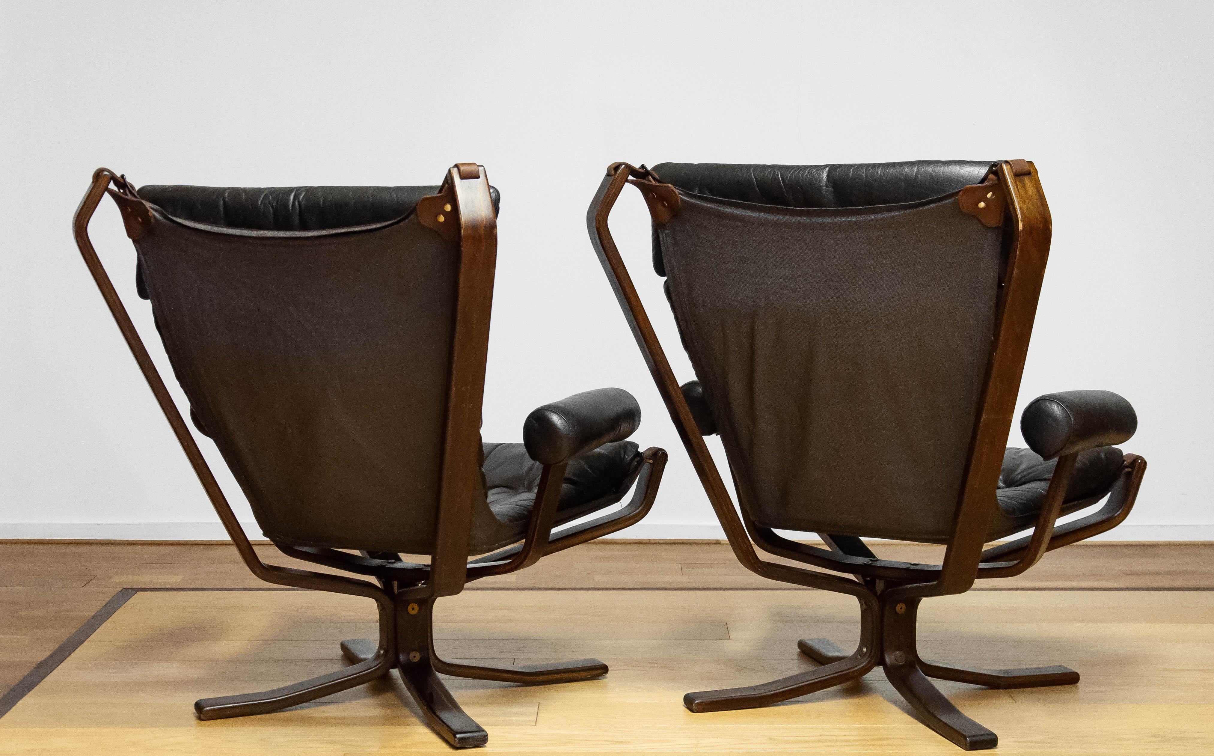 Pair Dark Brown Leather Lounge Chairs 'Superstar