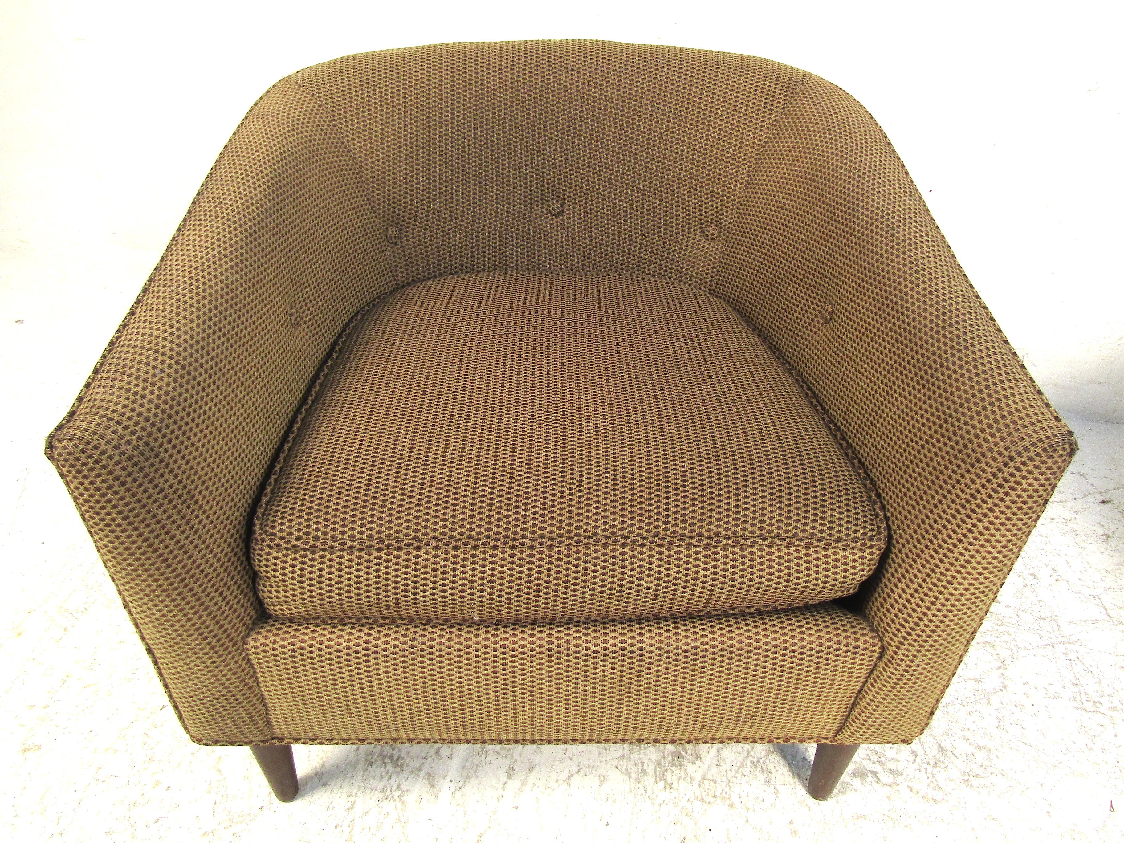 Pair of Dark Green Upholstery Lounge Chairs In Fair Condition For Sale In Brooklyn, NY