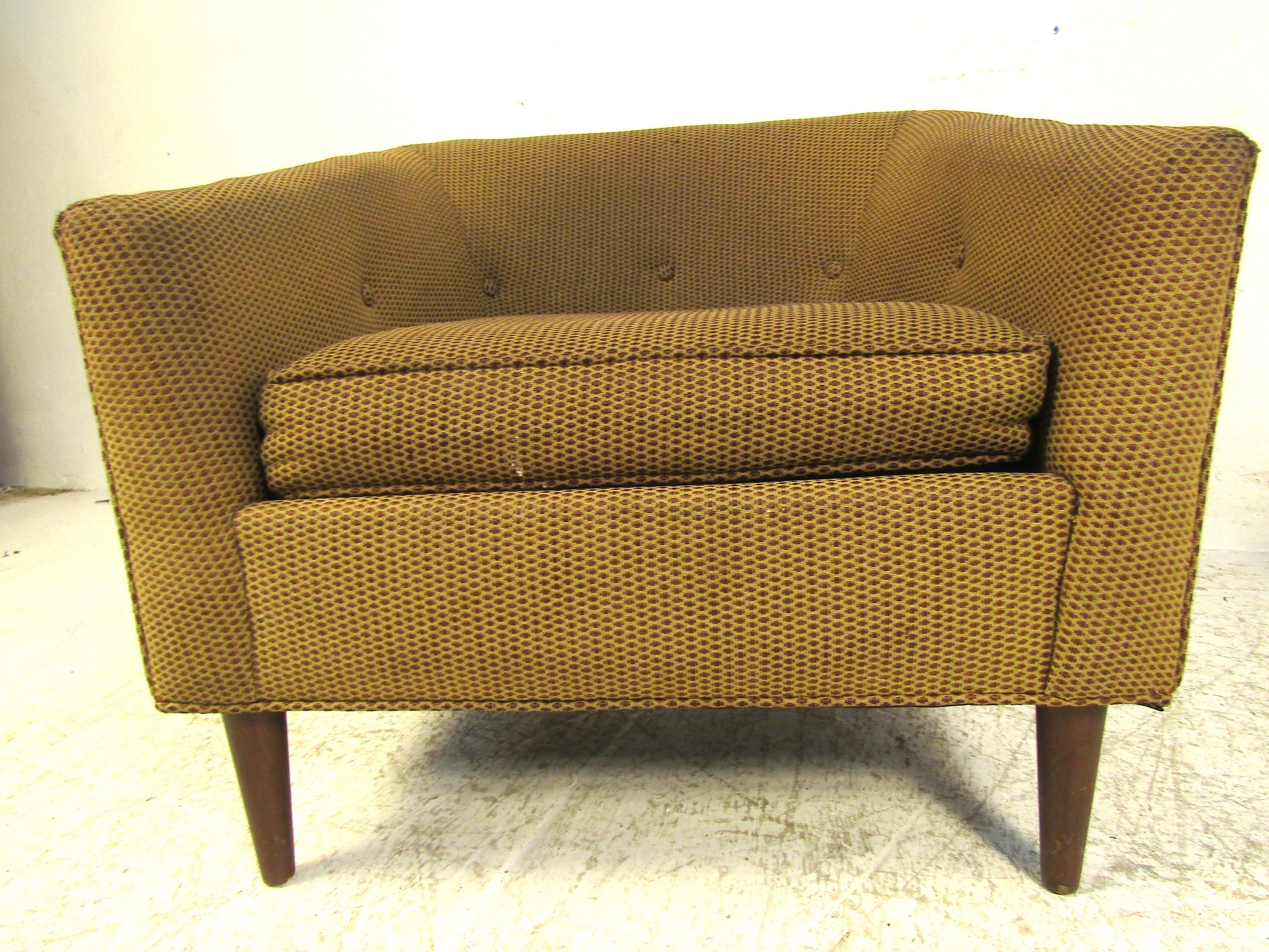 Pair of Dark Green Upholstery Lounge Chairs For Sale 1