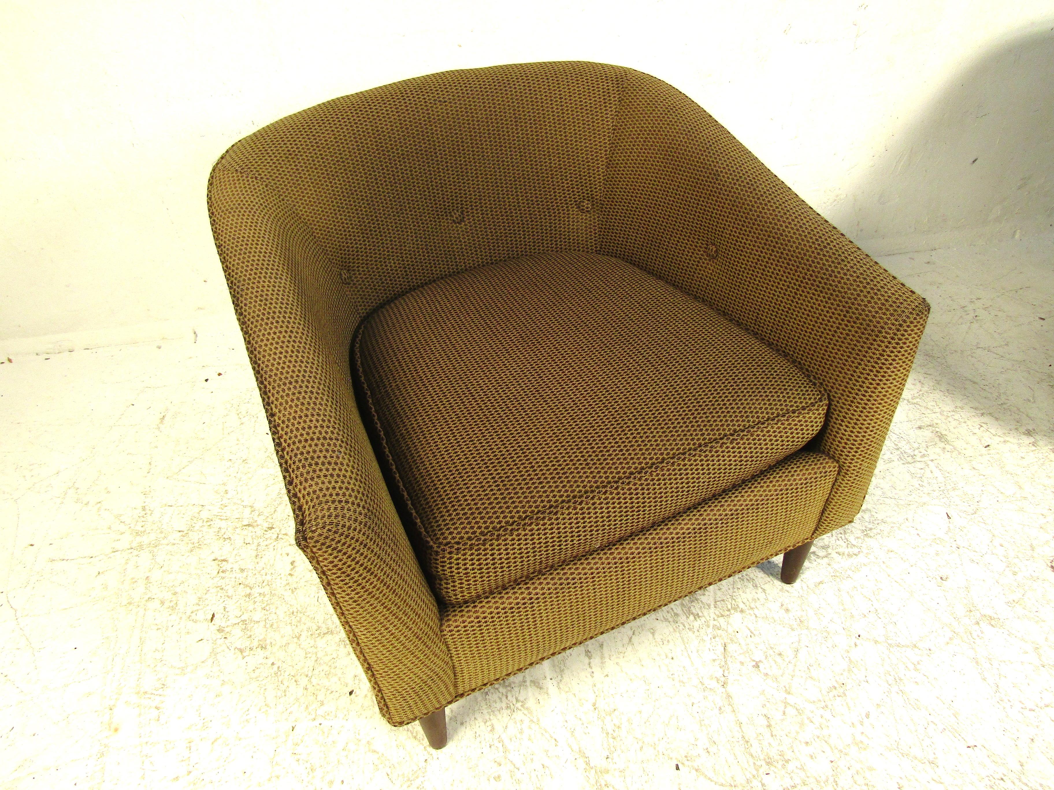 Pair of Dark Green Upholstery Lounge Chairs For Sale 3