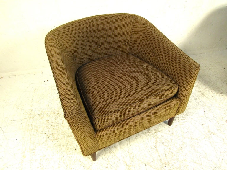 Pair of Dark Green Upholstery Lounge Chairs For Sale at 1stDibs