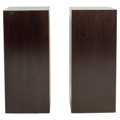 Paire de Pedestals en bois de noyer foncé