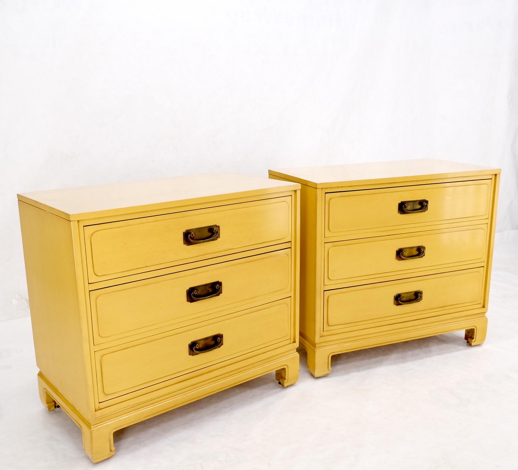 Pair Davis Mid-Century Modern Lemon Yellow Drop Pulls 3 Drawers Bachelor Chests For Sale 6