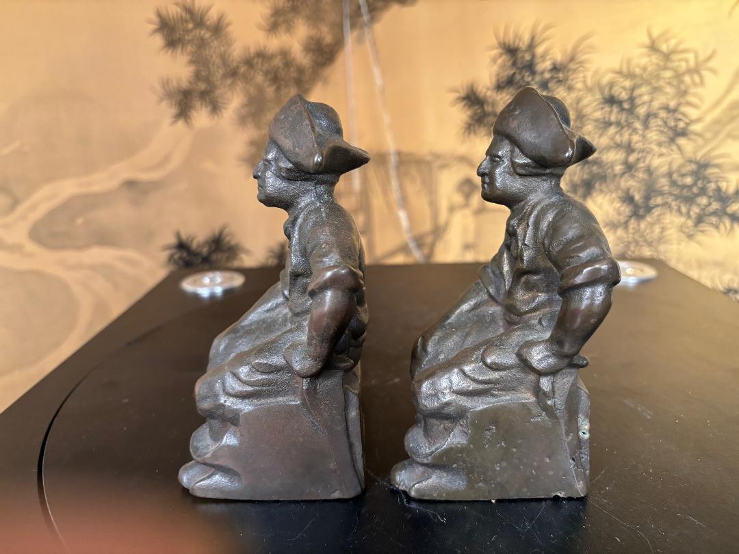  Pair Davy Jones Pirate Treasure Chest Bookends With Skull And Cross Bones Hats In Good Condition For Sale In South Burlington, VT