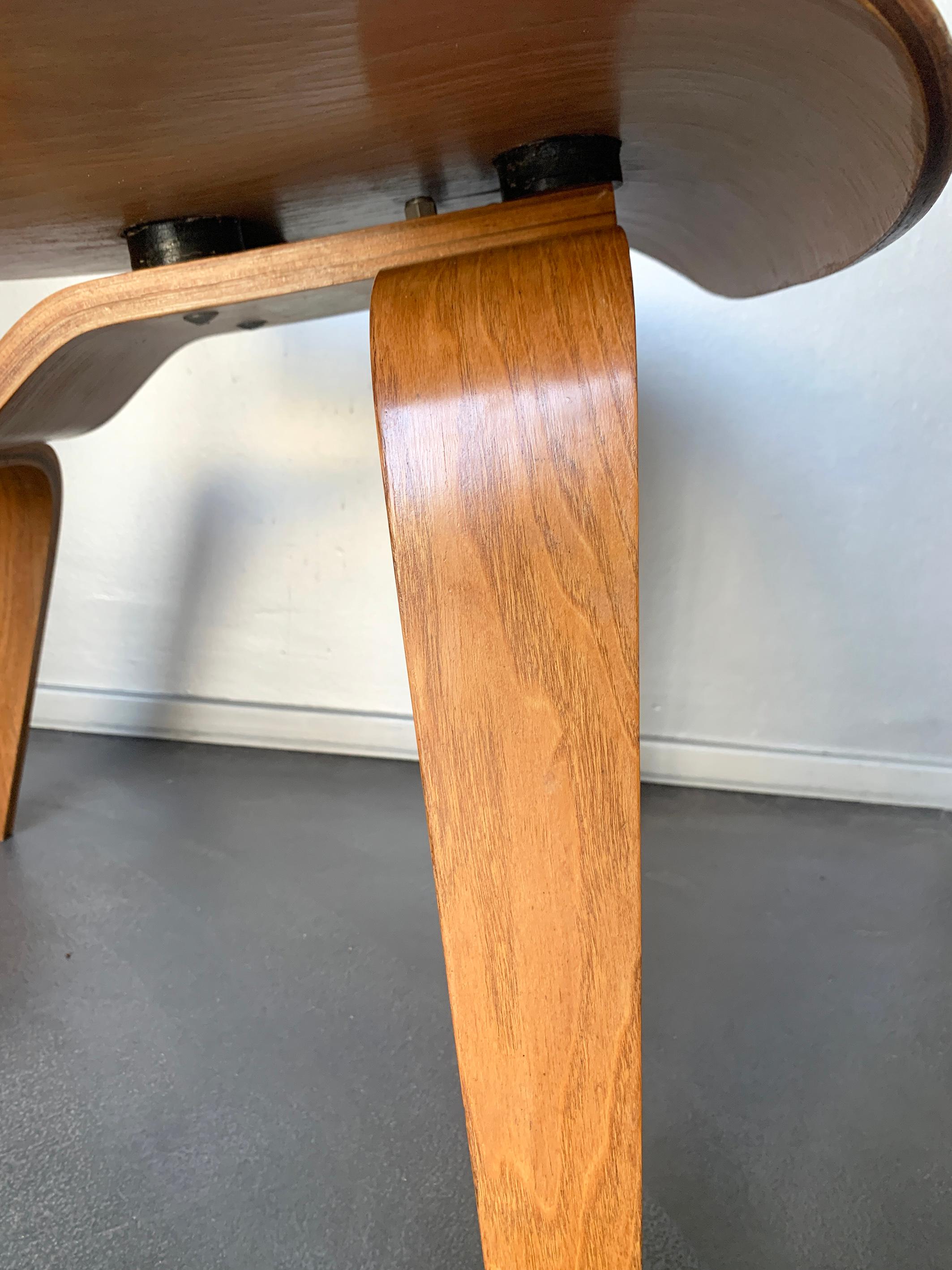 Pair DCW Chairs by Charles & Ray Eames for Evans / Herman Miller in Ash, 1940s 2