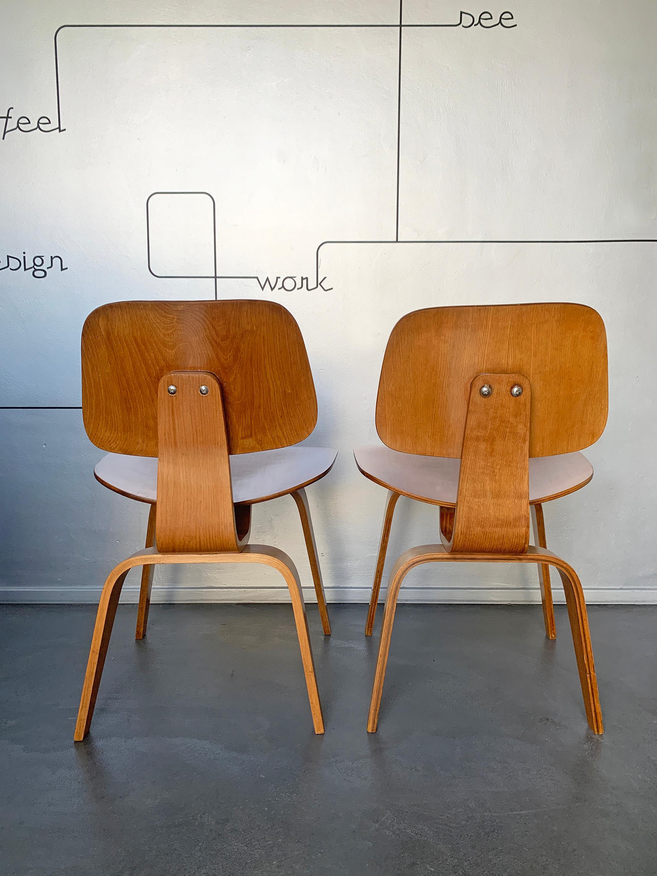 Pair DCW Chairs by Charles & Ray Eames for Evans / Herman Miller in Ash, 1940s 3