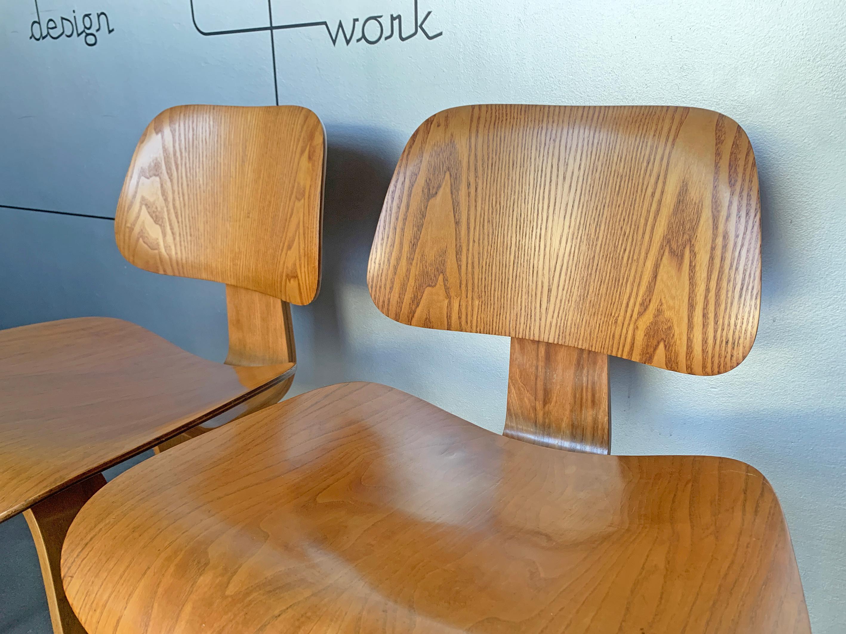 Plywood Pair DCW Chairs by Charles & Ray Eames for Evans / Herman Miller in Ash, 1940s
