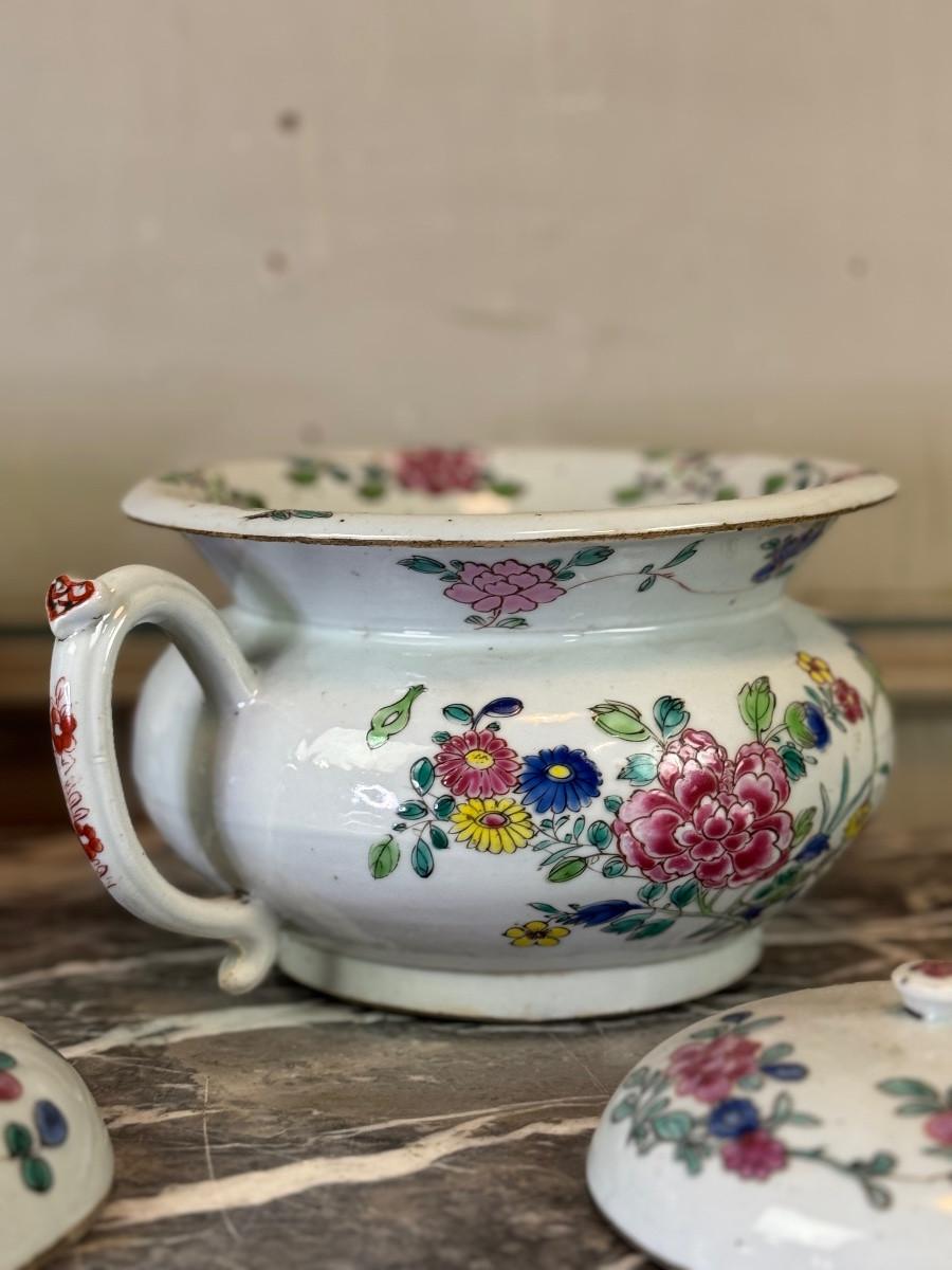 Coppia di pentole da camera, porcellana cinese Famille Rose, Qianlong, 18° secolo in vendita 3