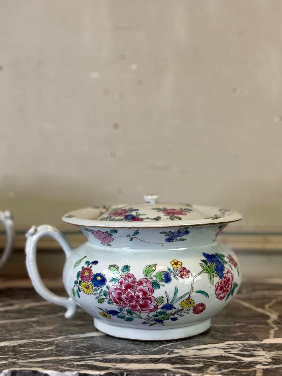 Coppia di pentole da camera, porcellana cinese Famille Rose, Qianlong, 18° secolo in vendita 4