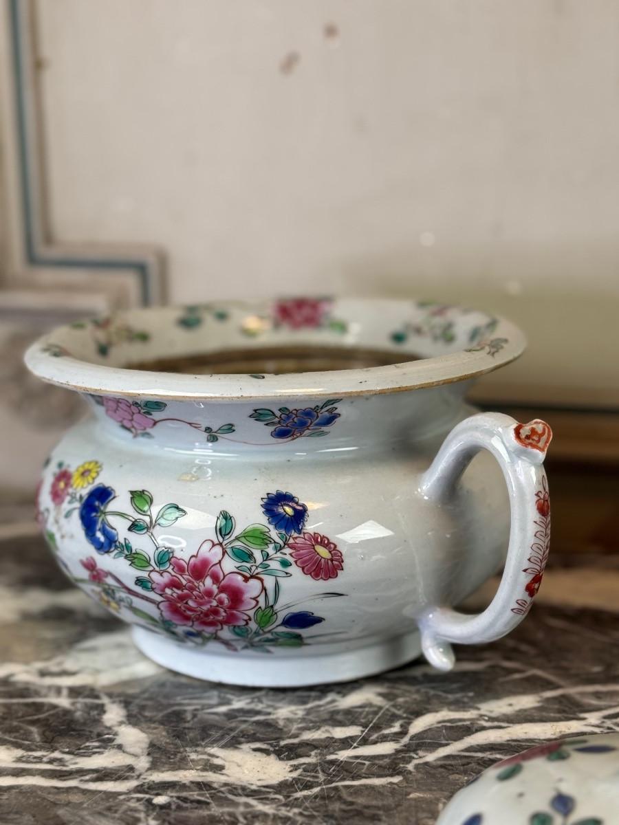 Coppia di pentole da camera, porcellana cinese Famille Rose, Qianlong, 18° secolo in vendita 1