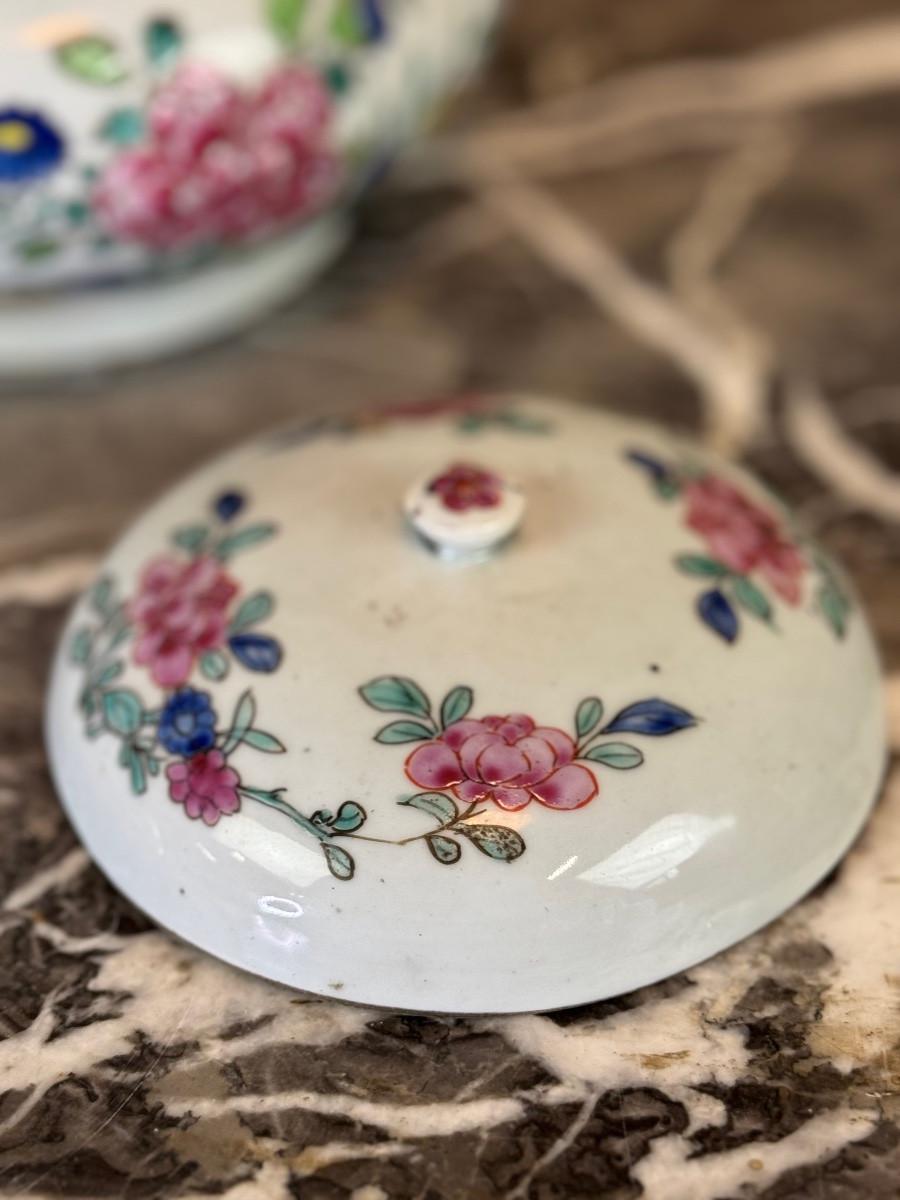 Coppia di pentole da camera, porcellana cinese Famille Rose, Qianlong, 18° secolo in vendita 2