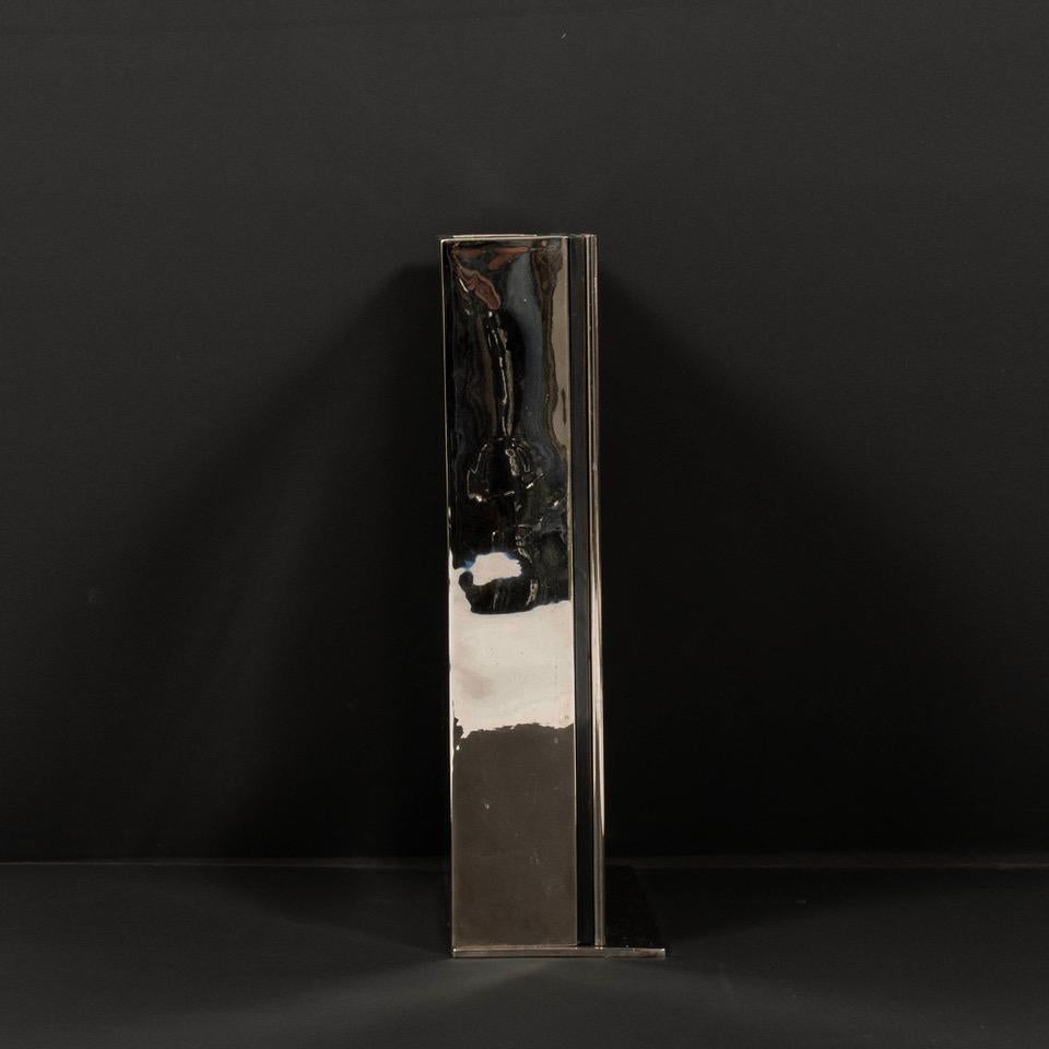 Coppia di vasi in bronzo e acciaio in stile Deco, maschio e femmina, alla maniera di Franz Hagenauer in vendita 9