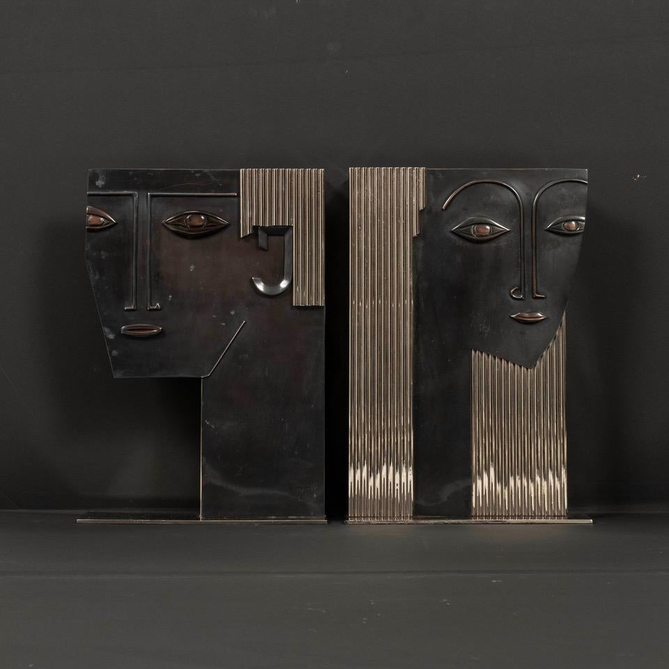 Coppia di vasi in bronzo e acciaio in stile Deco, maschio e femmina, alla maniera di Franz Hagenauer in vendita 2