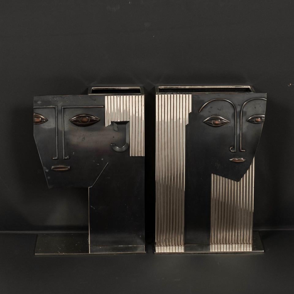 Coppia di vasi in bronzo e acciaio in stile Deco, maschio e femmina, alla maniera di Franz Hagenauer in vendita 3