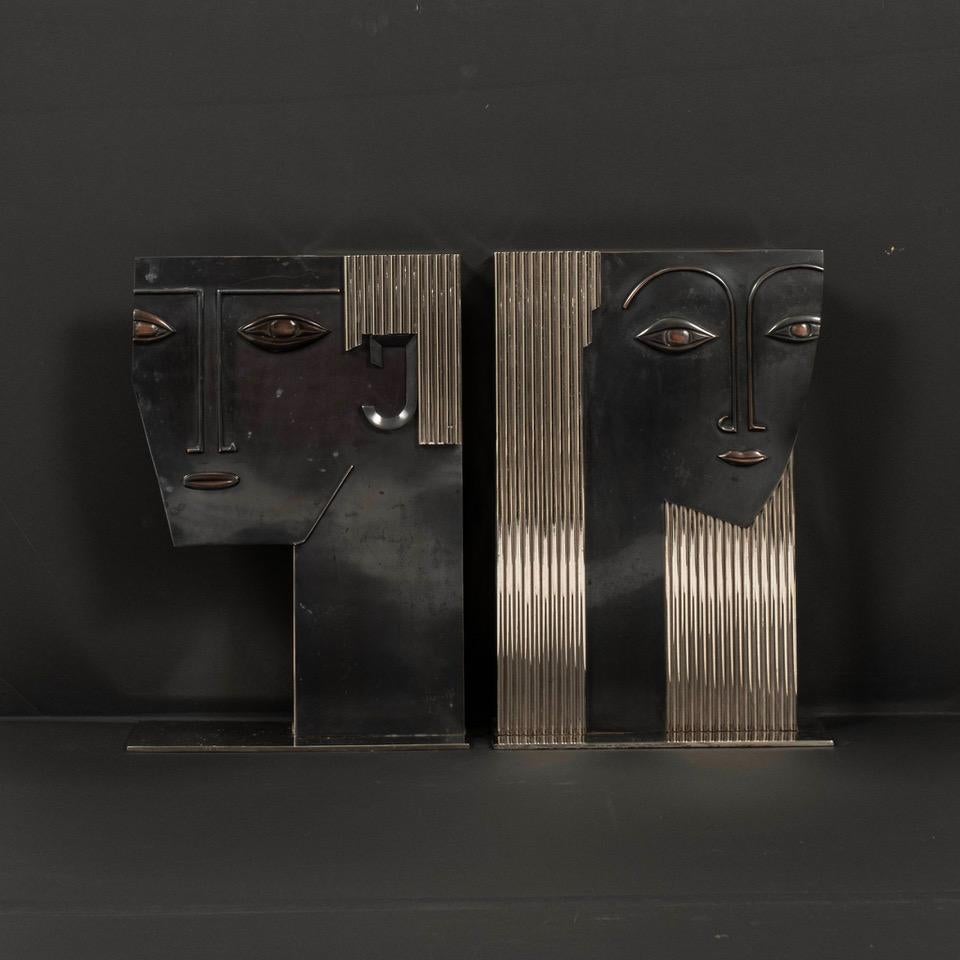 Coppia di vasi in bronzo e acciaio in stile Deco, maschio e femmina, alla maniera di Franz Hagenauer in vendita 4