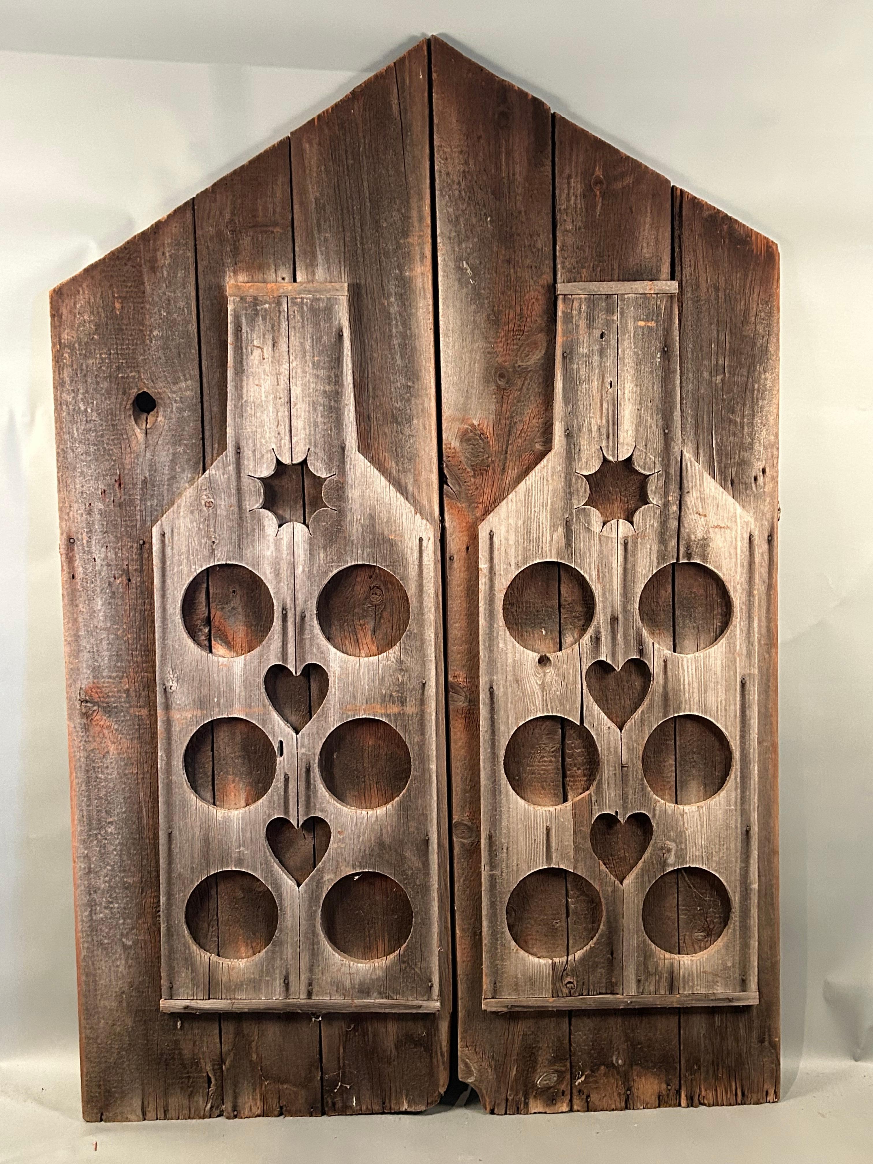 XIX secolo Coppia di elementi architettonici decorativi antichi per fienili/sportelli in vendita