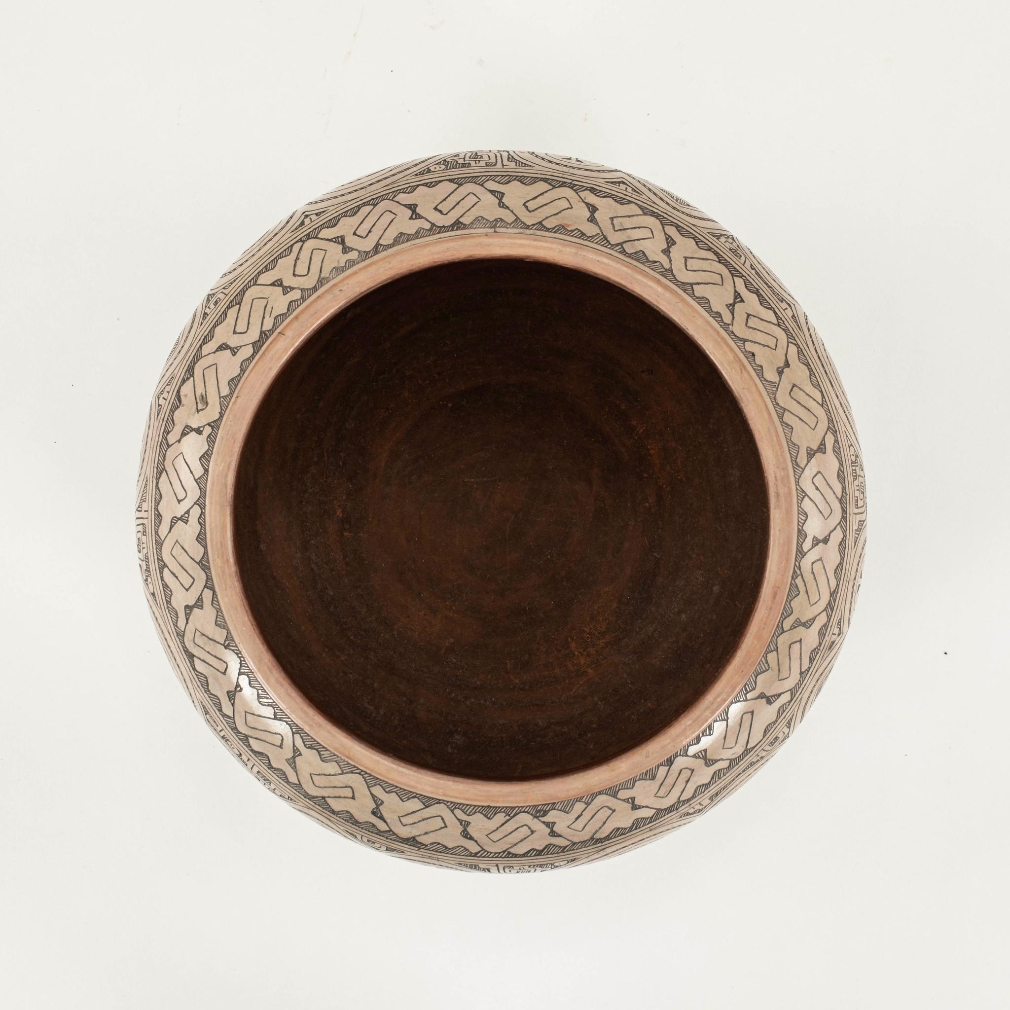 Pair Decorative Aztec Style Pottery Bowls In Good Condition For Sale In Houston, TX