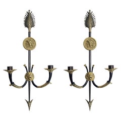 Paar Decorative Crafts Inc. Neoklassische zweiarmige Kerzenleuchter aus Messing 