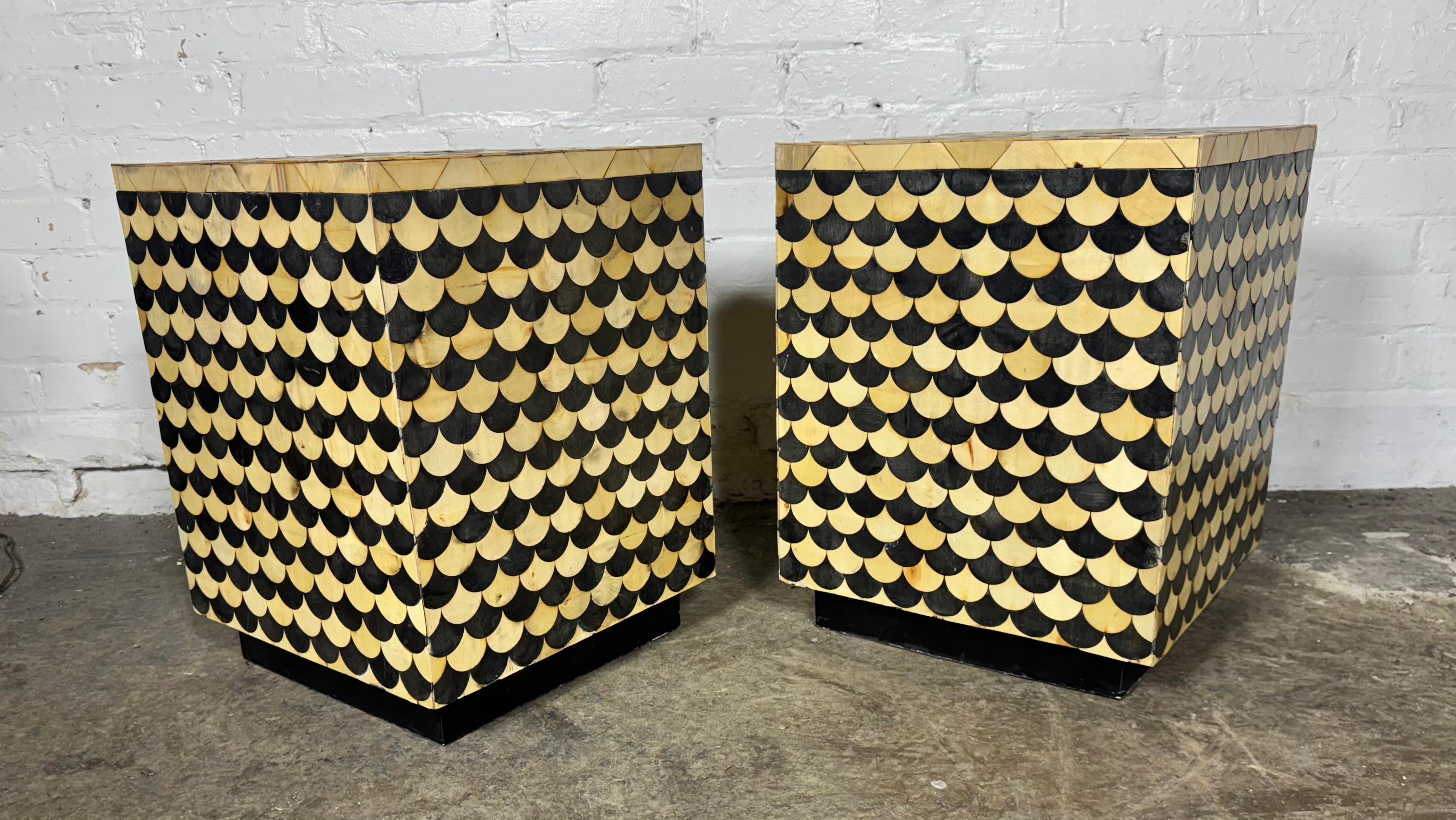Pareja Mesas / Soportes Cubos Geométricos Decorativos con Incrustaciones de Tonos Mixtos ..MODERNISTA 3
