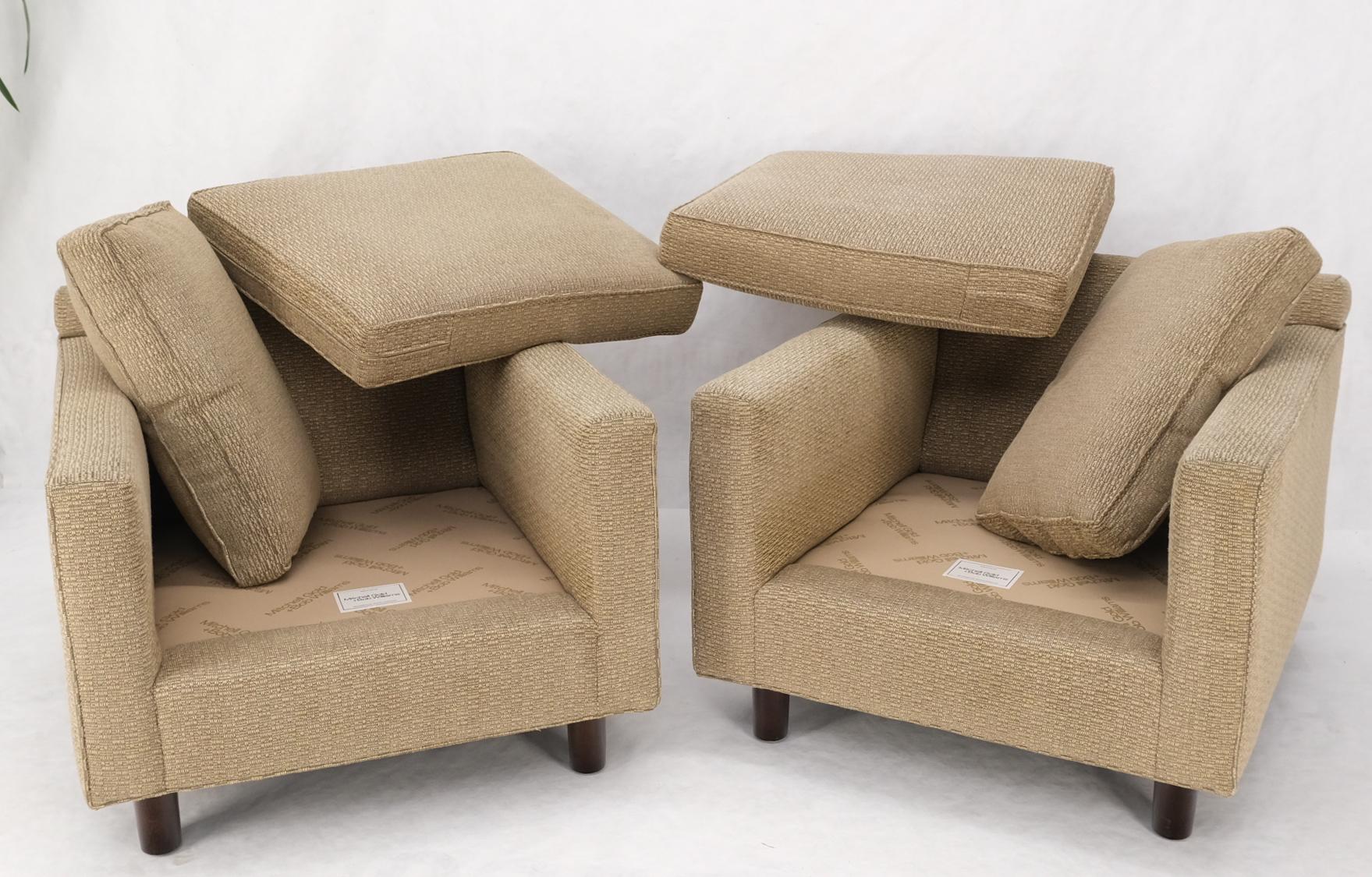 Pair Deep Seat Oatmeal Fabric Upholstery Contemporary Lounge Chair on Dowel Legs For Sale 6