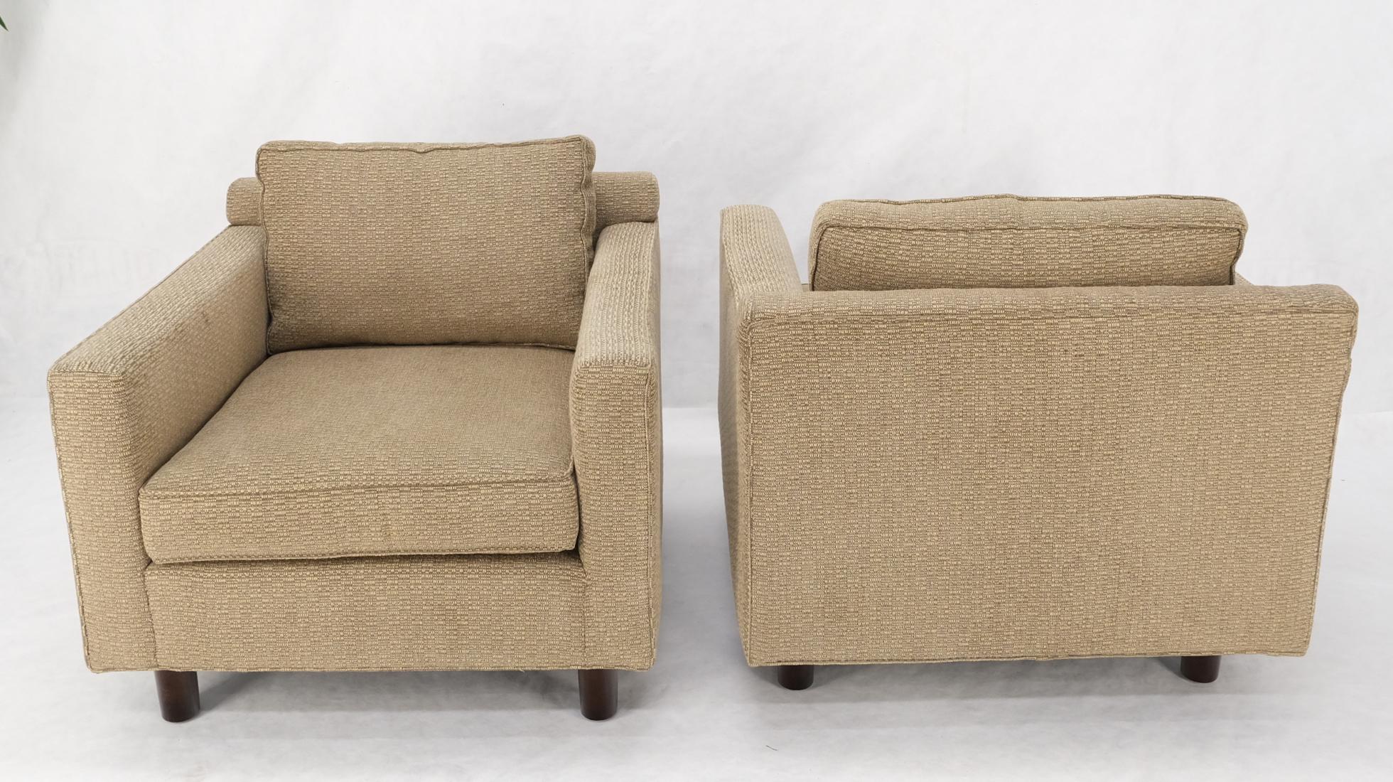 Pair Deep Seat Oatmeal Fabric Upholstery Contemporary Lounge Chair on Dowel Legs For Sale 11