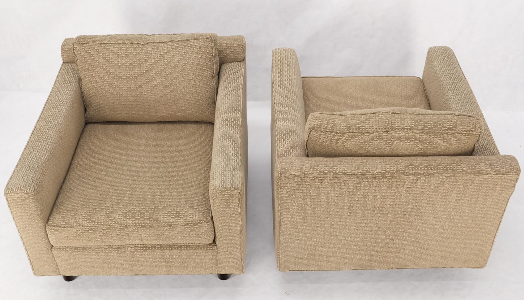 Pair Deep Seat Oatmeal Fabric Upholstery Contemporary Lounge Chair on Dowel Legs For Sale 12