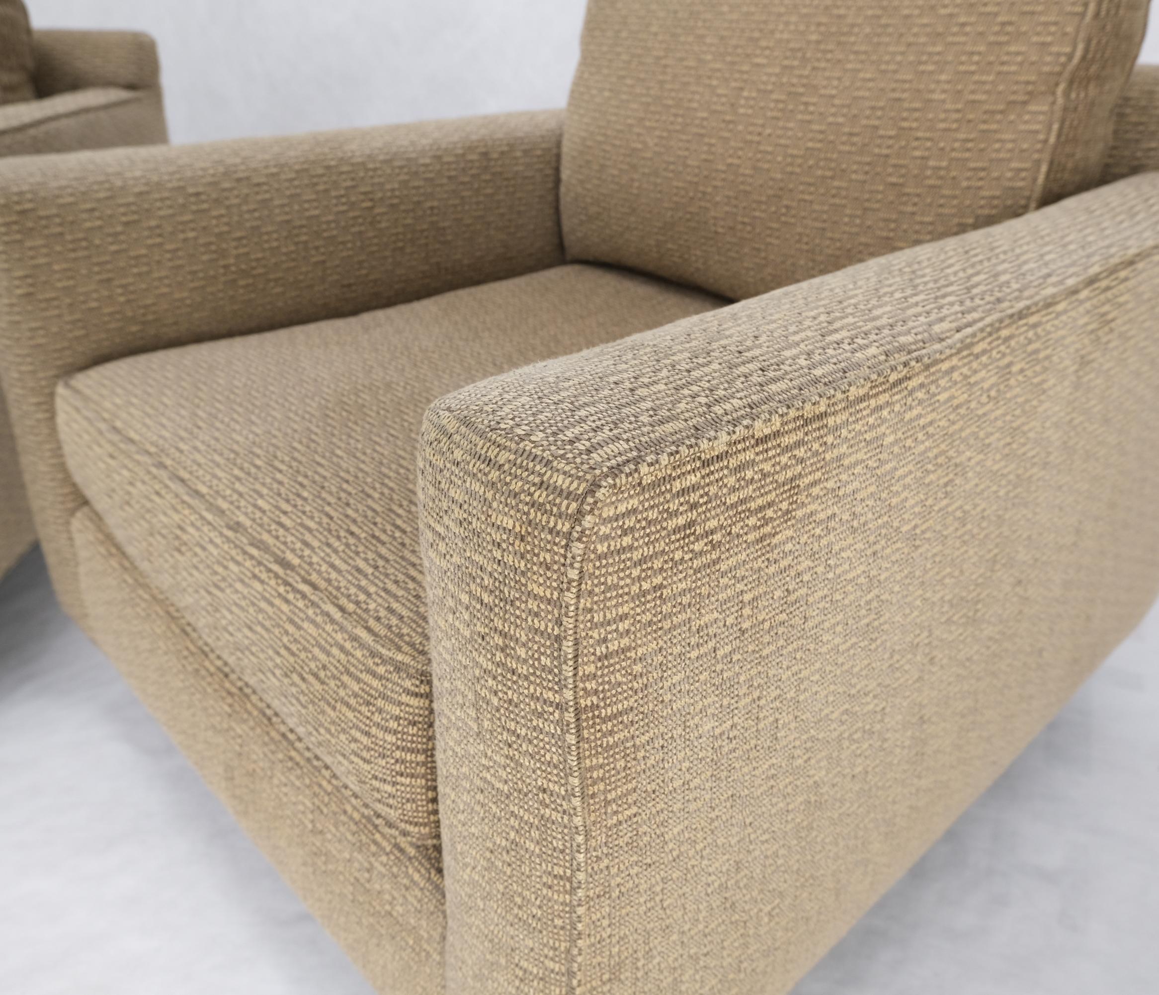20th Century Pair Deep Seat Oatmeal Fabric Upholstery Contemporary Lounge Chair on Dowel Legs For Sale