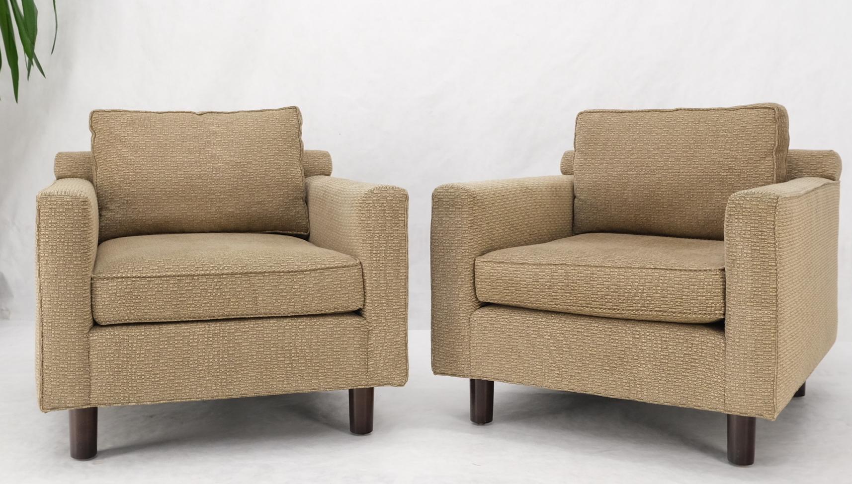Pair Deep Seat Oatmeal Fabric Upholstery Contemporary Lounge Chair on Dowel Legs For Sale 1