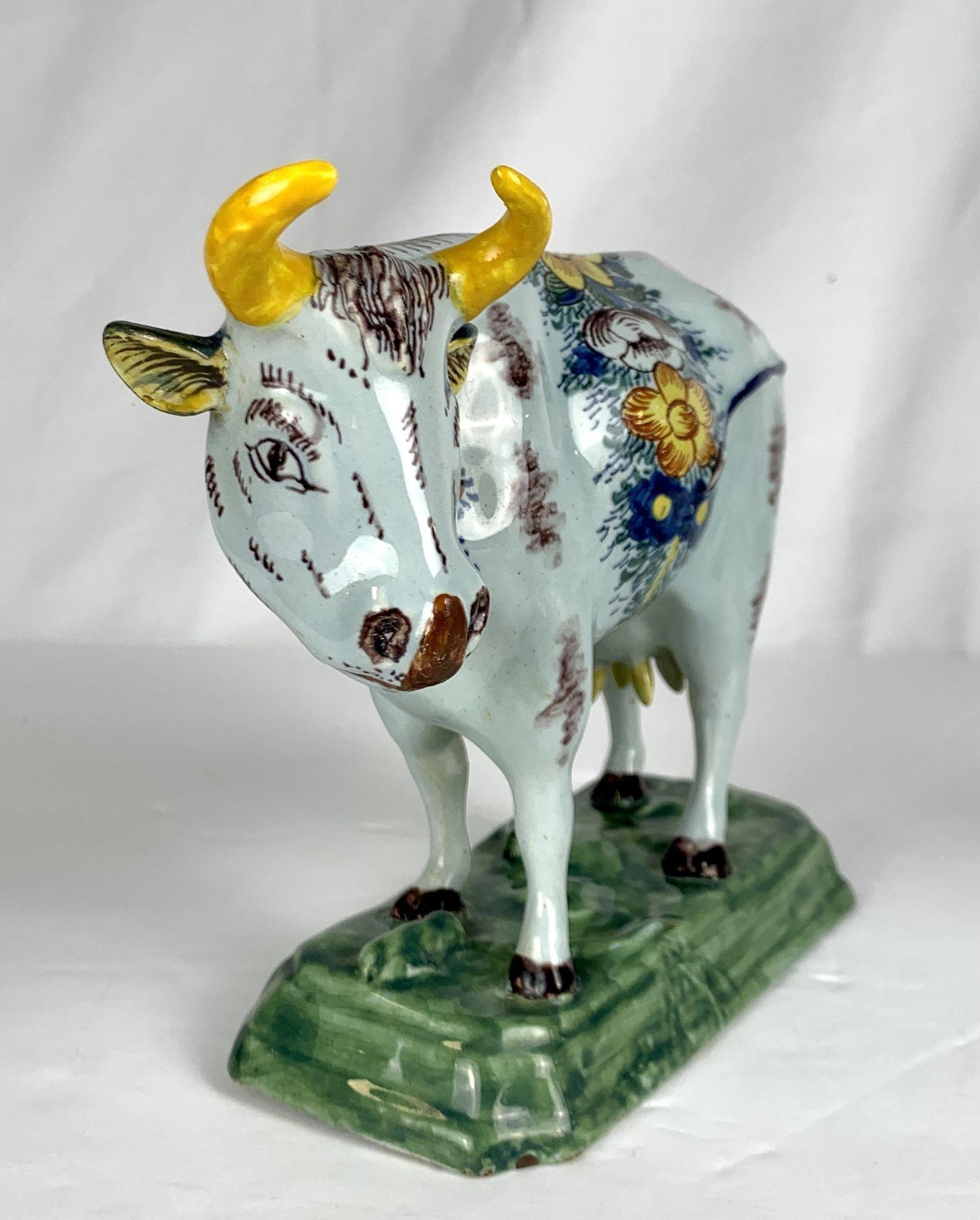 Rococo Pair Delft Cows 18th Century Made De Porceleyne Lampetkan Netherlands Circa 1785 For Sale